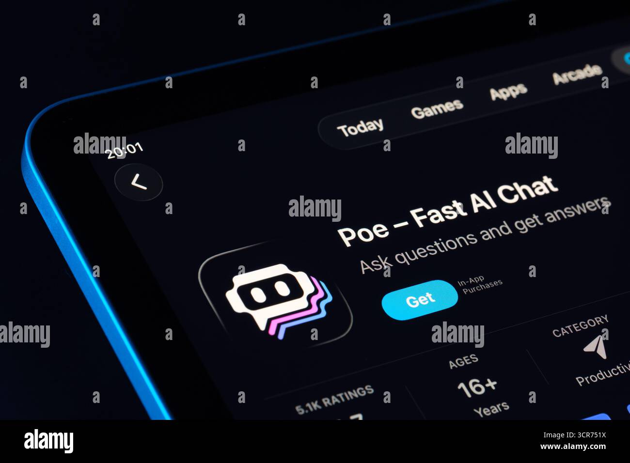 PoE Fast ai Chat visualizzata sull'App Store per iPad, Apple Liquid Glass in stile iOS 26 con nuovi pannelli in vetro arrotondato. Stafford, Regno Unito, settembre 29, Foto Stock