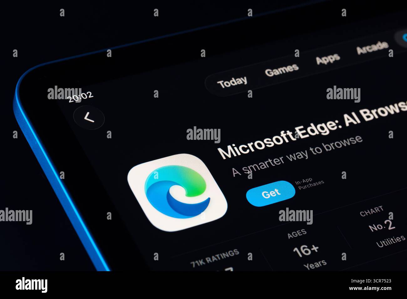 L'elenco Microsoft Edge acquisito su iPad, Apple Liquid Glass Look in iOS 26 evidenzia un'interfaccia utente e una tipografia aggiornate. Stafford, Regno Unito, settembre Foto Stock