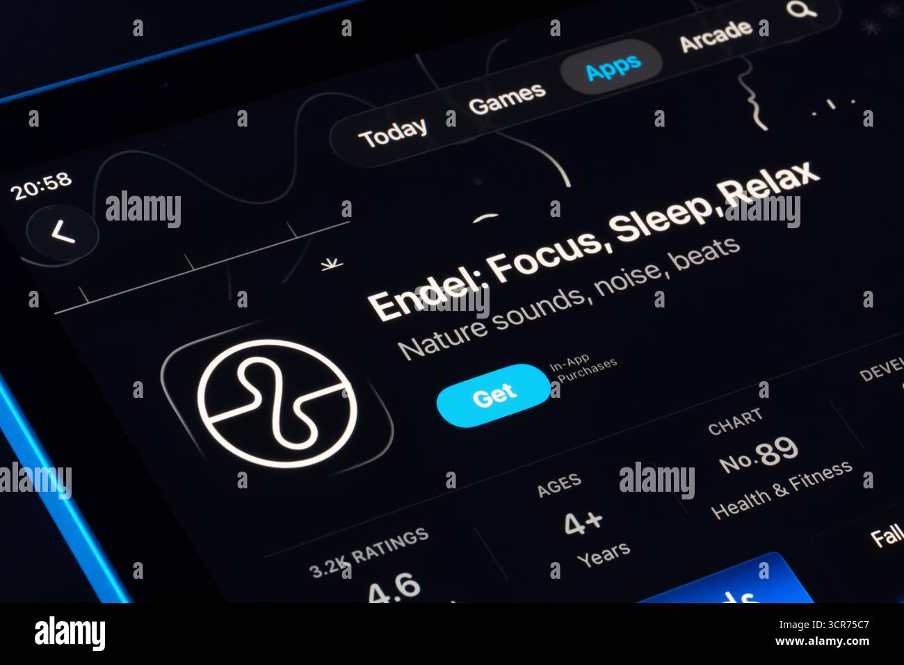 L'elenco Endel Focus Sleep relax acquisito su iPad, il look Apple Liquid Glass in iOS 26 evidenzia un'interfaccia utente e una tipografia rinnovati. Stafford, Regno Unito, Foto Stock