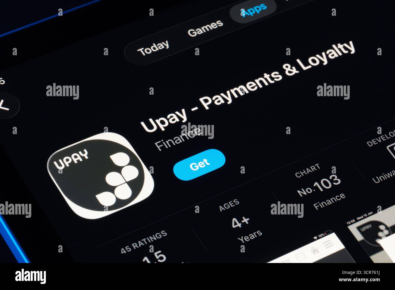 Schermata pagamenti Upay e prodotti fedeltà su iPad, design Apple Liquid Glass in iOS 26 con icone e classificazioni aggiornate. Stafford, Regno Unito, settembre Foto Stock