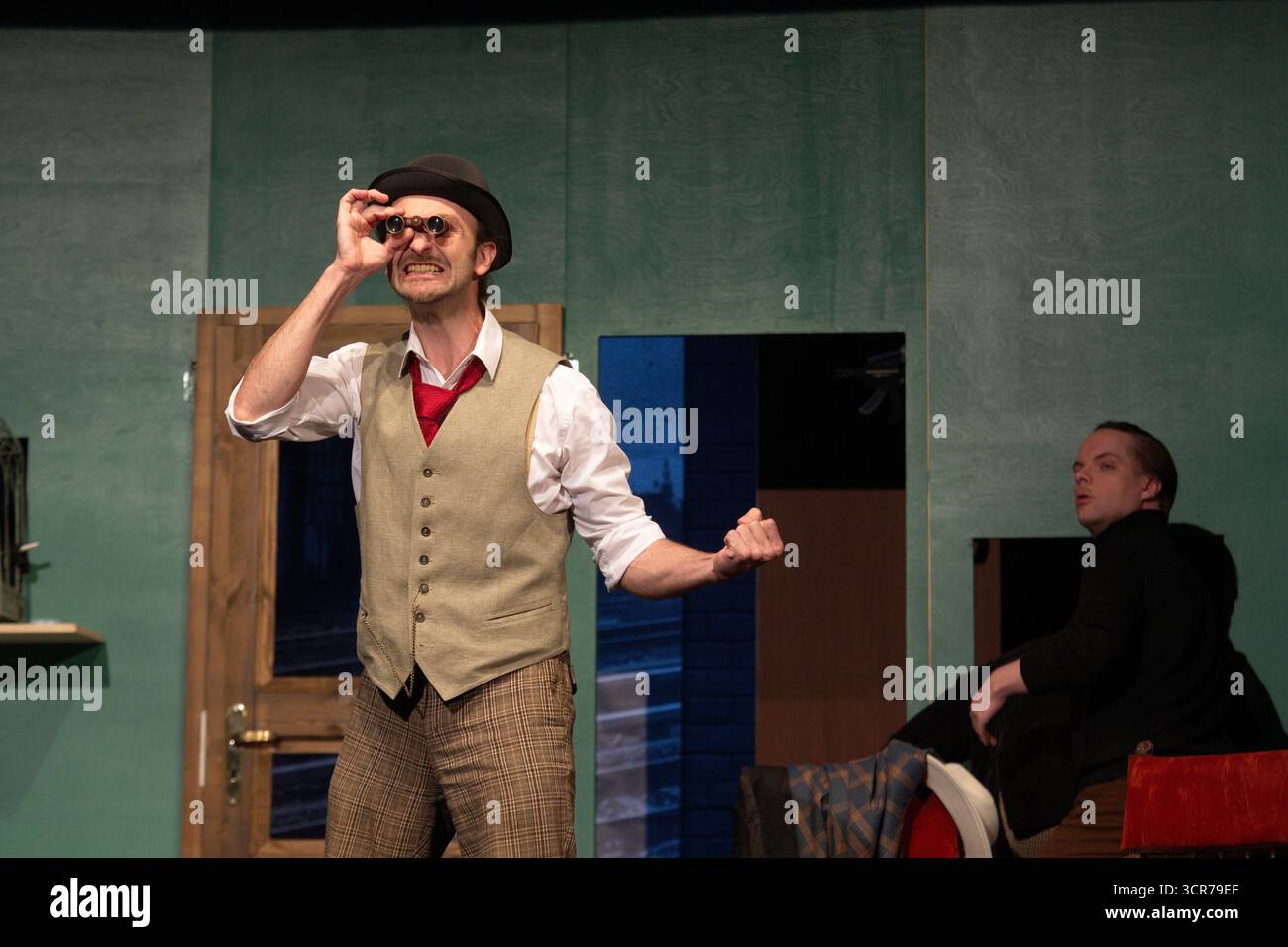 Ladykillers , Fotoprobe im Berliner Kriminaltheater, Berlin, 29.09.2025 Thilo Herrmann Prof. Marcus, LADYKILLERS , Fotoprobe am 29.09.2025 im Berliner Kriminaltheater, Berlin, Premiere: 15.10.2025 Berlin Kriminaltheater Deutschland, germany *** Ladykillers , prove fotografiche al Berliner Kriminaltheater, 29 Berlin, 29 09 2025 2025 2025 Foto Stock