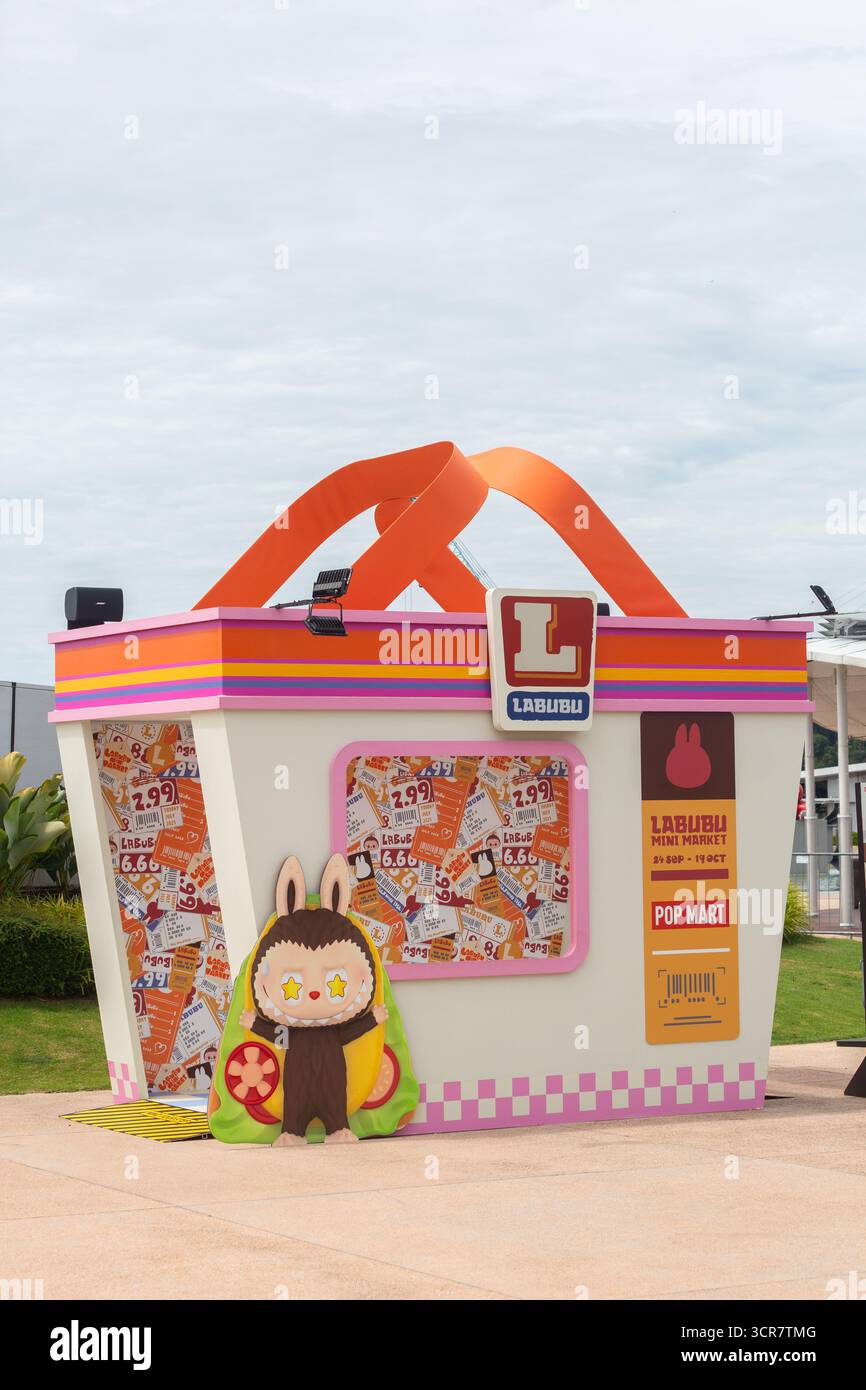 Vista verticale. Labubu Mini Market Pop Up Event, Photo zone, Singapore. Foto Stock