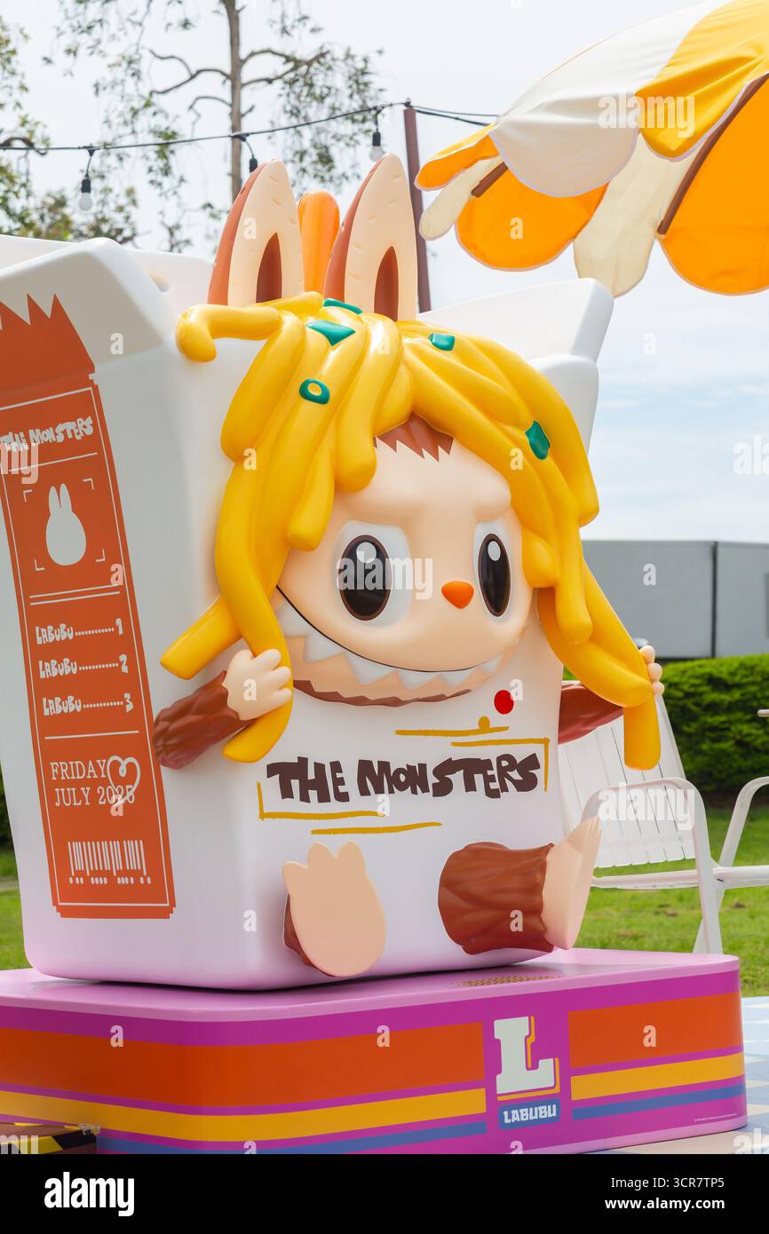 Vista verticale. Labubu Mini Market Pop Up Event, Photo zone, Singapore. Foto Stock