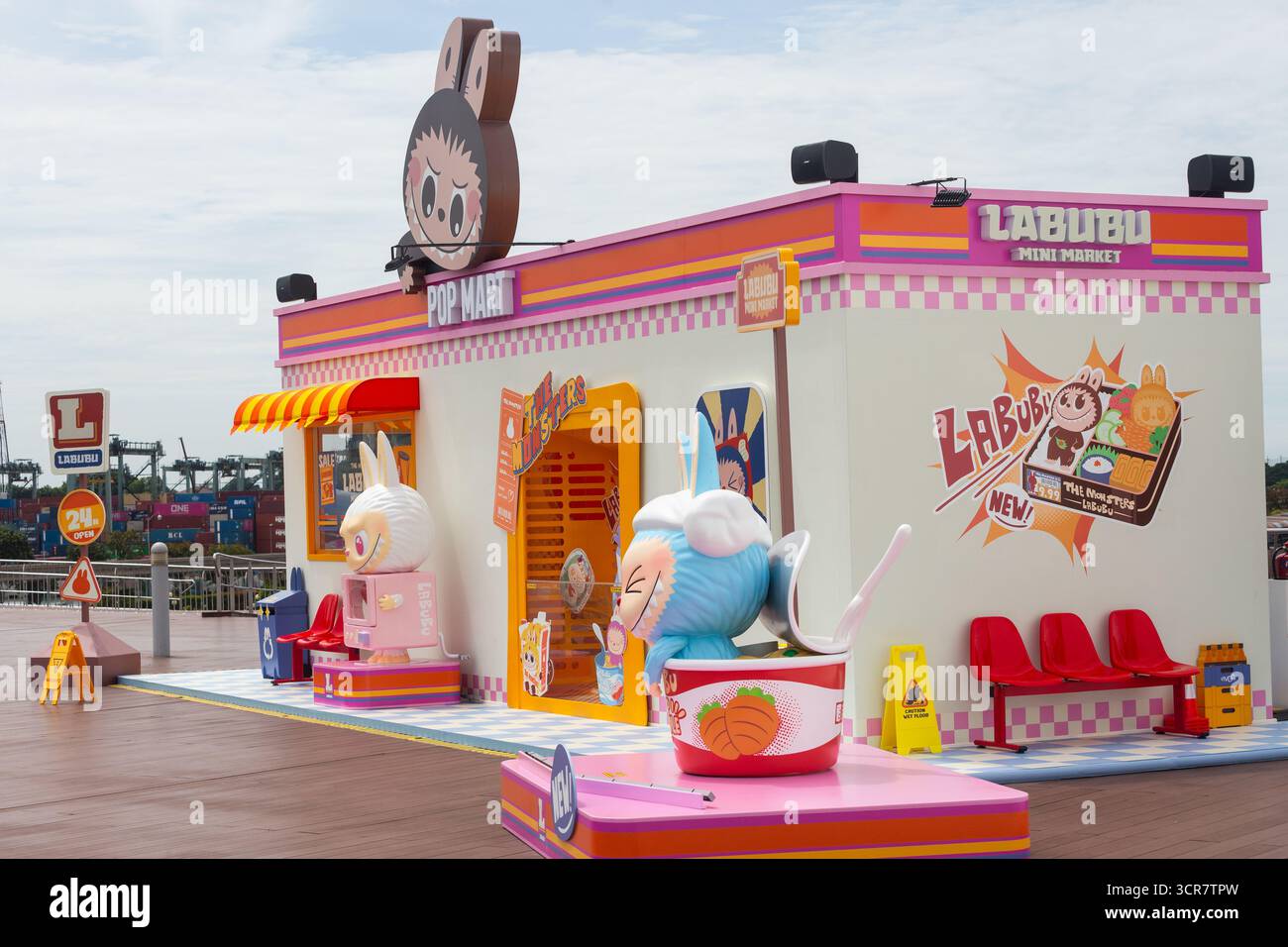 Labubu Mini Market Pop Up, splendida decorazione della zona fotografica di Singapore. Foto Stock