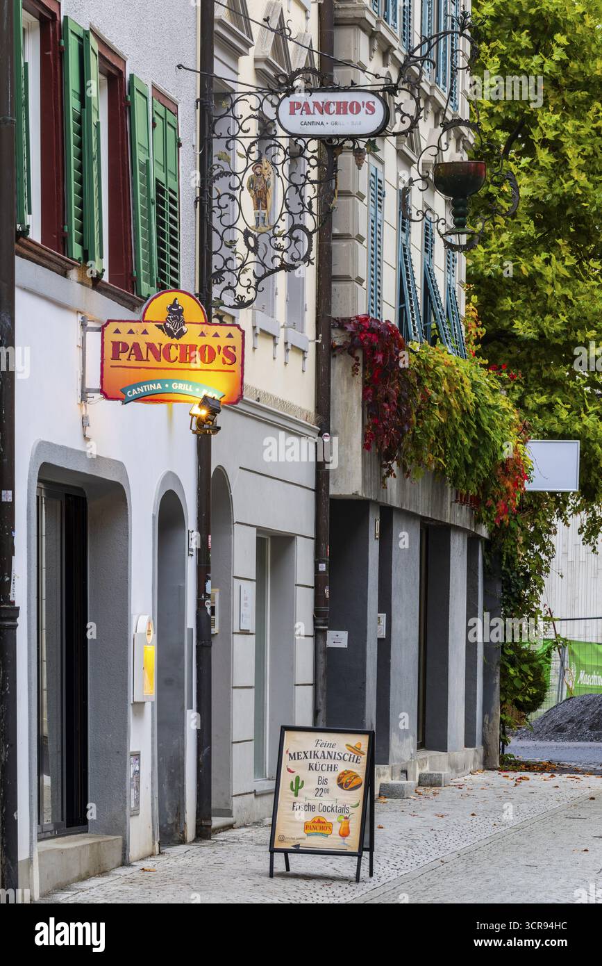 Haeusergasse, decorazioni floreali, Gymansiumgasse, Feldkirch, Vorarlberg, Austria Foto Stock