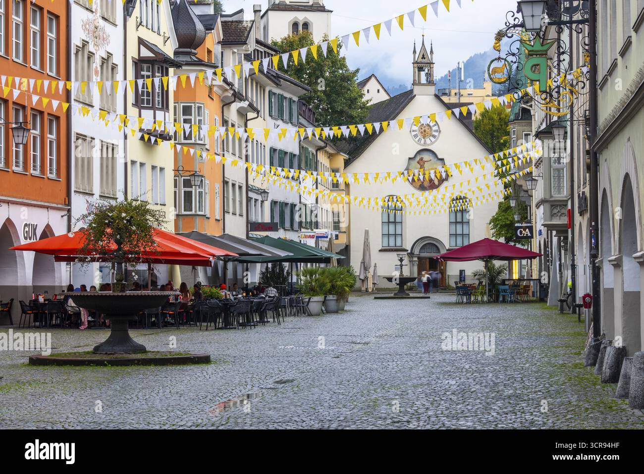 Piazza del mercato, edifici storici, fontana, Chiesa di San Giovanni, Feldkirch, Vorarlberg, Austria Foto Stock