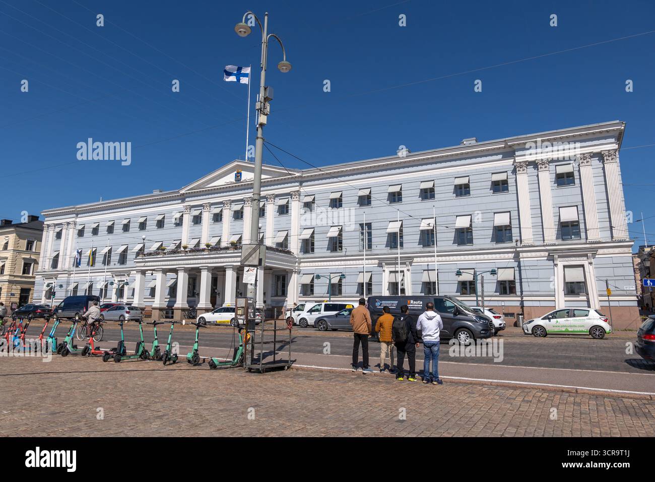 Helsinki, Finlandia - 16 maggio 2025: Edificio amministrativo del municipio di Helsinki (in finlandese: Helsingin kaupungintalo), sede del Consiglio comunale di Helsinki, Foto Stock