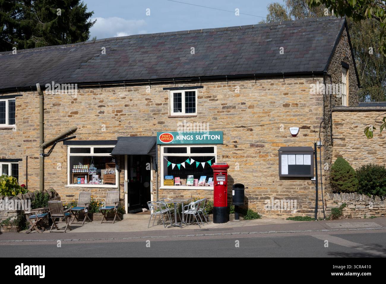Ufficio postale del villaggio di Kings Sutton, Northamptonshire, Inghilterra, Regno Unito Foto Stock
