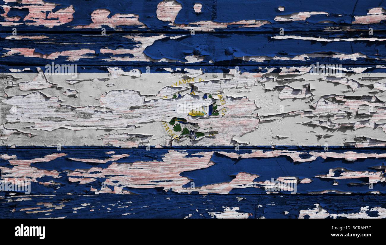 Bandiera di El Salvador dipinta su una tavola di legno grunge. Foto Stock