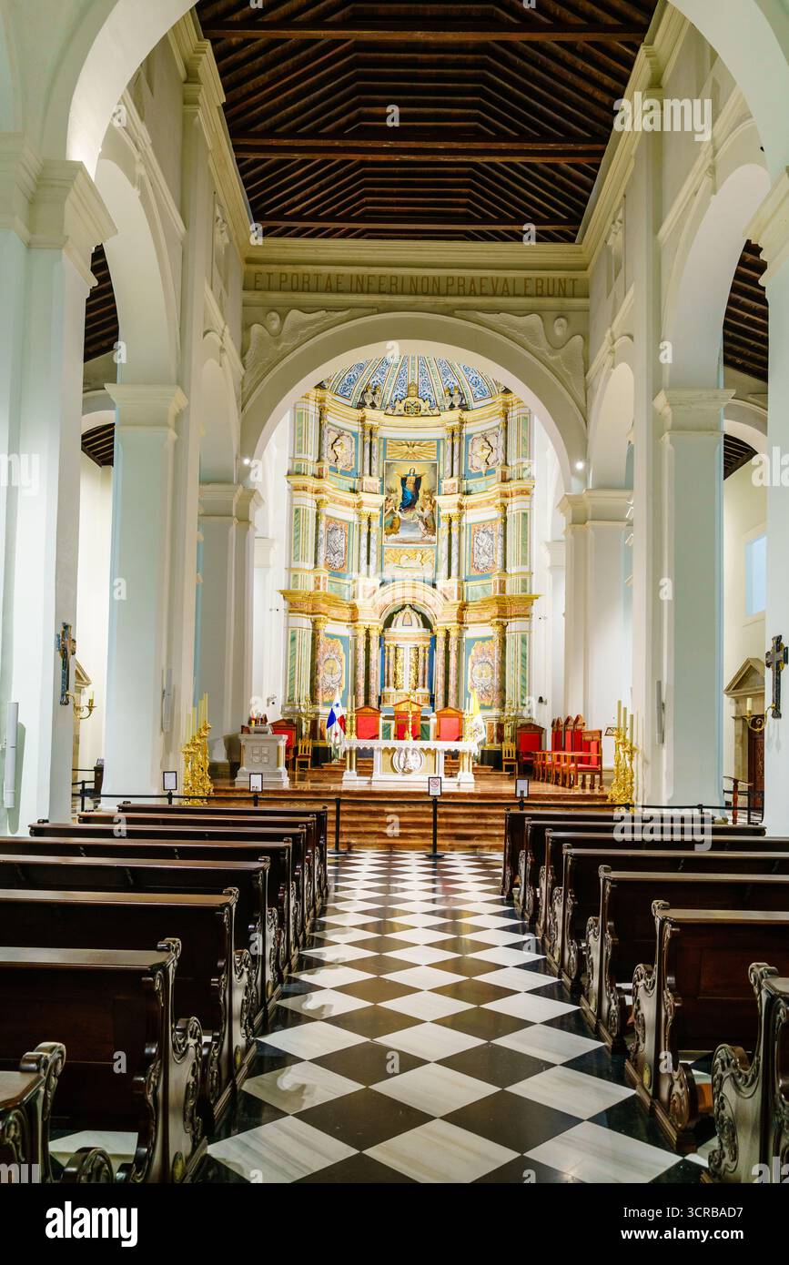 28 febbraio 2024, Panama City, Panama: Interno e altare della basilica cattedrale di Santa Maria la Antigua a casco Viejo a Panama. Foto Stock