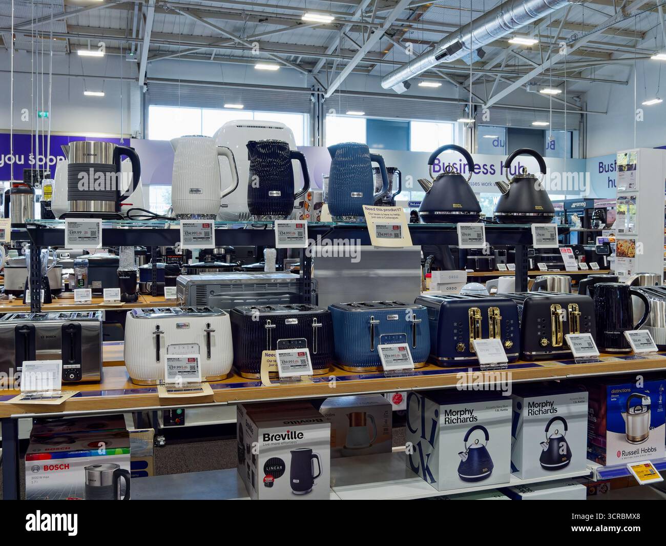 Selezione di bollitori e tostapane in un negozio Currys a Botley, Oxford, Oxfordshire, Inghilterra, Regno Unito Foto Stock