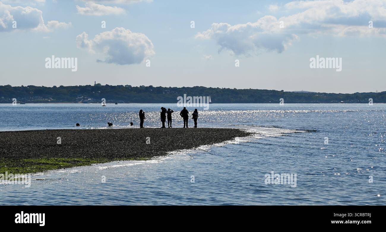 Lepe Beach, una spiaggia di ciottoli e sabbia che fa parte del Lepe Country Park, si trova nella New Forest con vista sull'Isola di Wight. Foto Stock