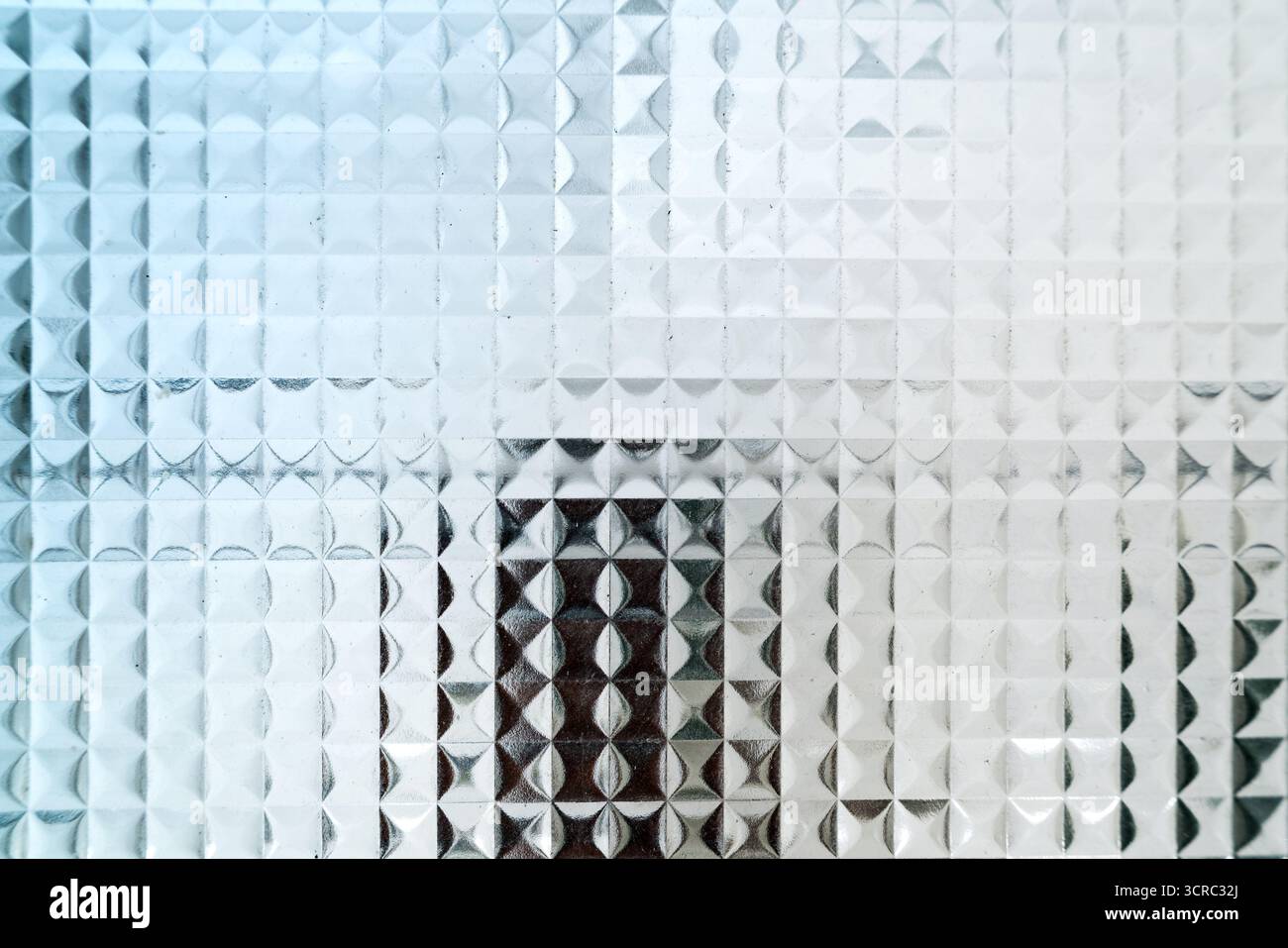Primo piano di vetro smerigliato con motivo geometrico quadrato e diamante ripetuto Foto Stock