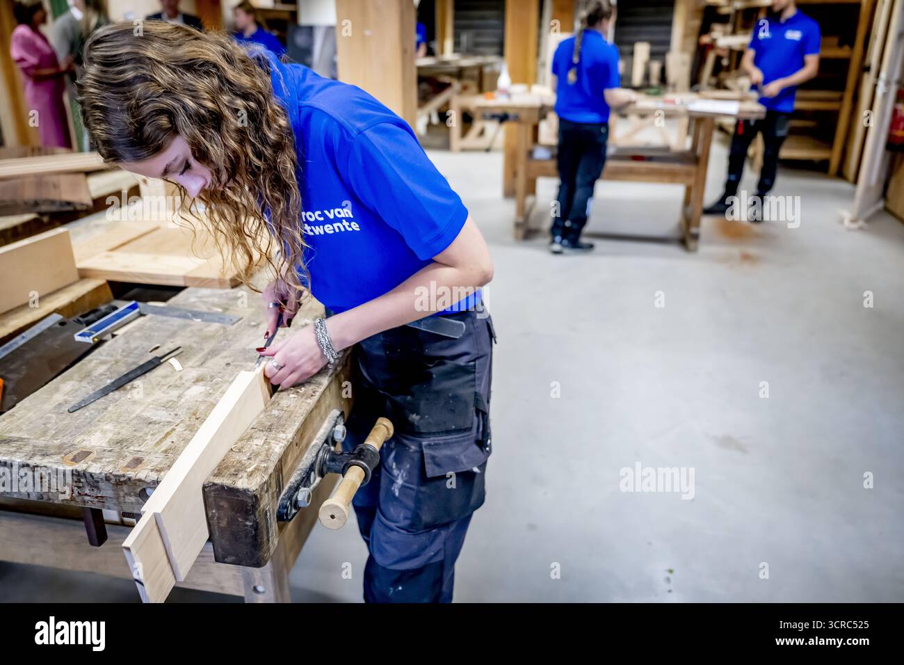 HENGELO - gli studenti sono impegnati alla ROC Twente. Qui i giovani sono addestrati all'artigianato tradizionale come la lavorazione del legno e l'intaglio della pietra. ANP /HOLLANDSE HOOGTE /ROBIN UTRECHT paesi bassi uscita - belgio uscita Foto Stock