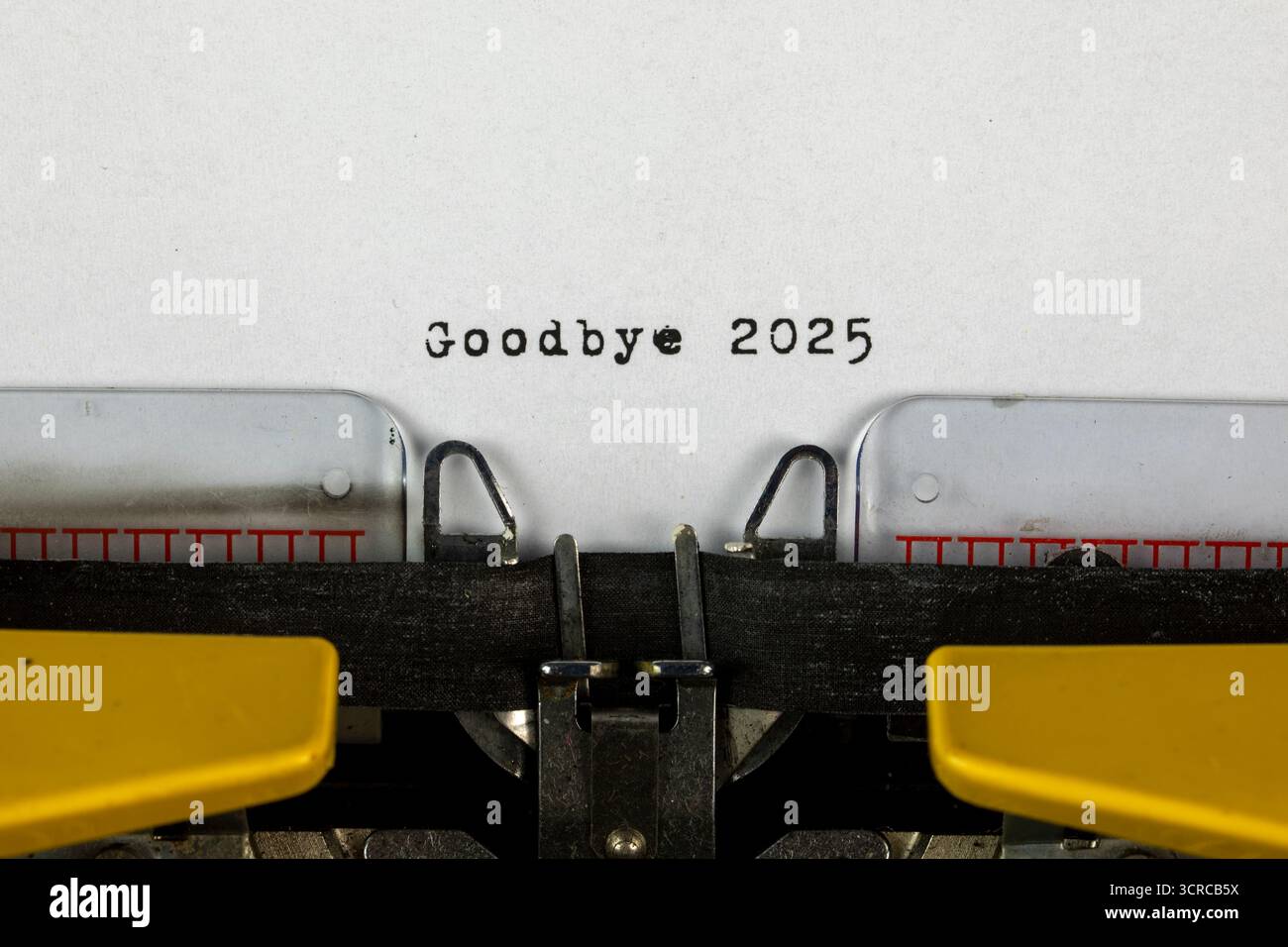 Addio 2025 scritto su una vecchia macchina da scrivere Foto Stock