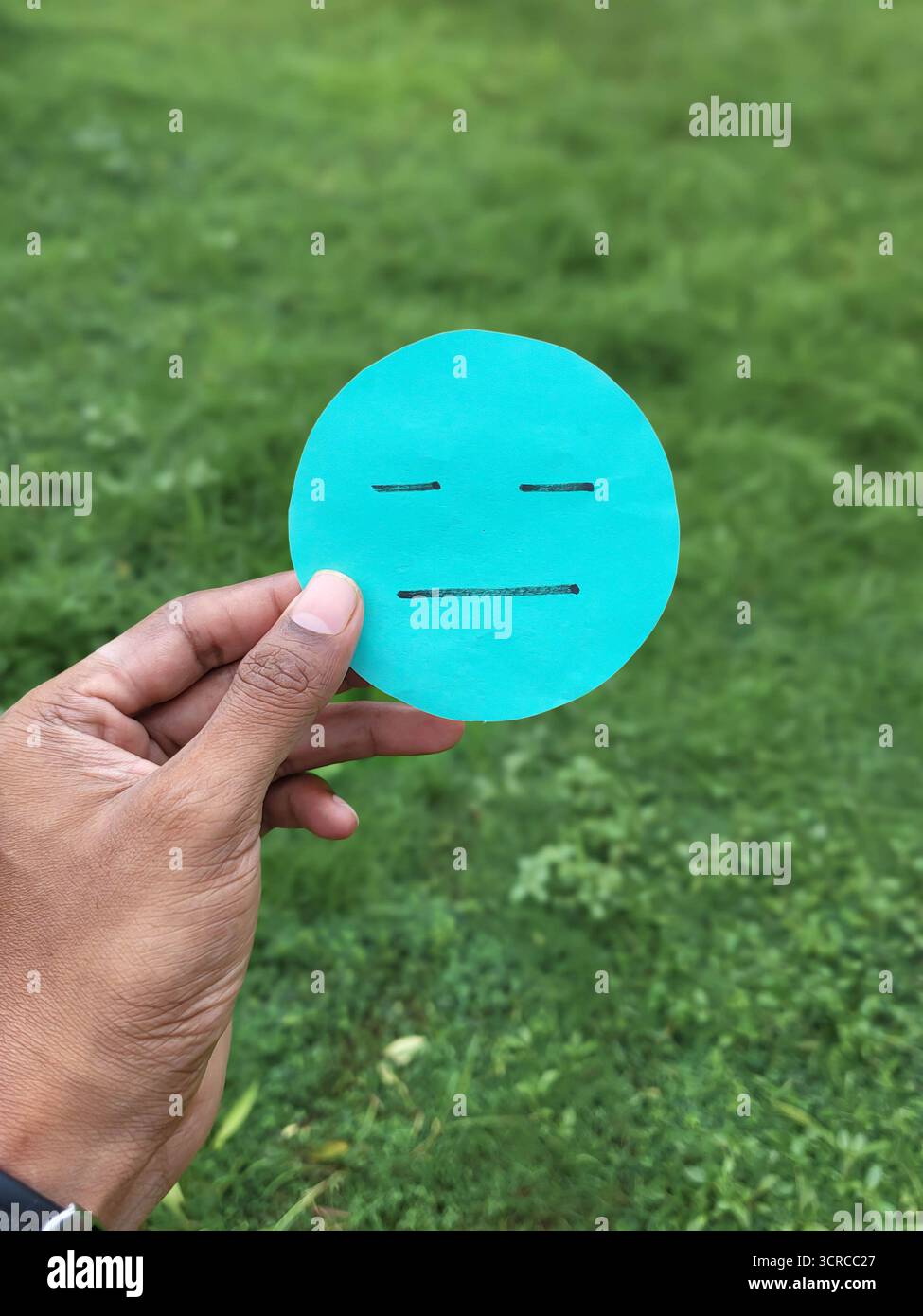 ANCHE L'ANSIA E LA CONFUSIONE SONO TRISTI - Immagine stock catturata con smartphone