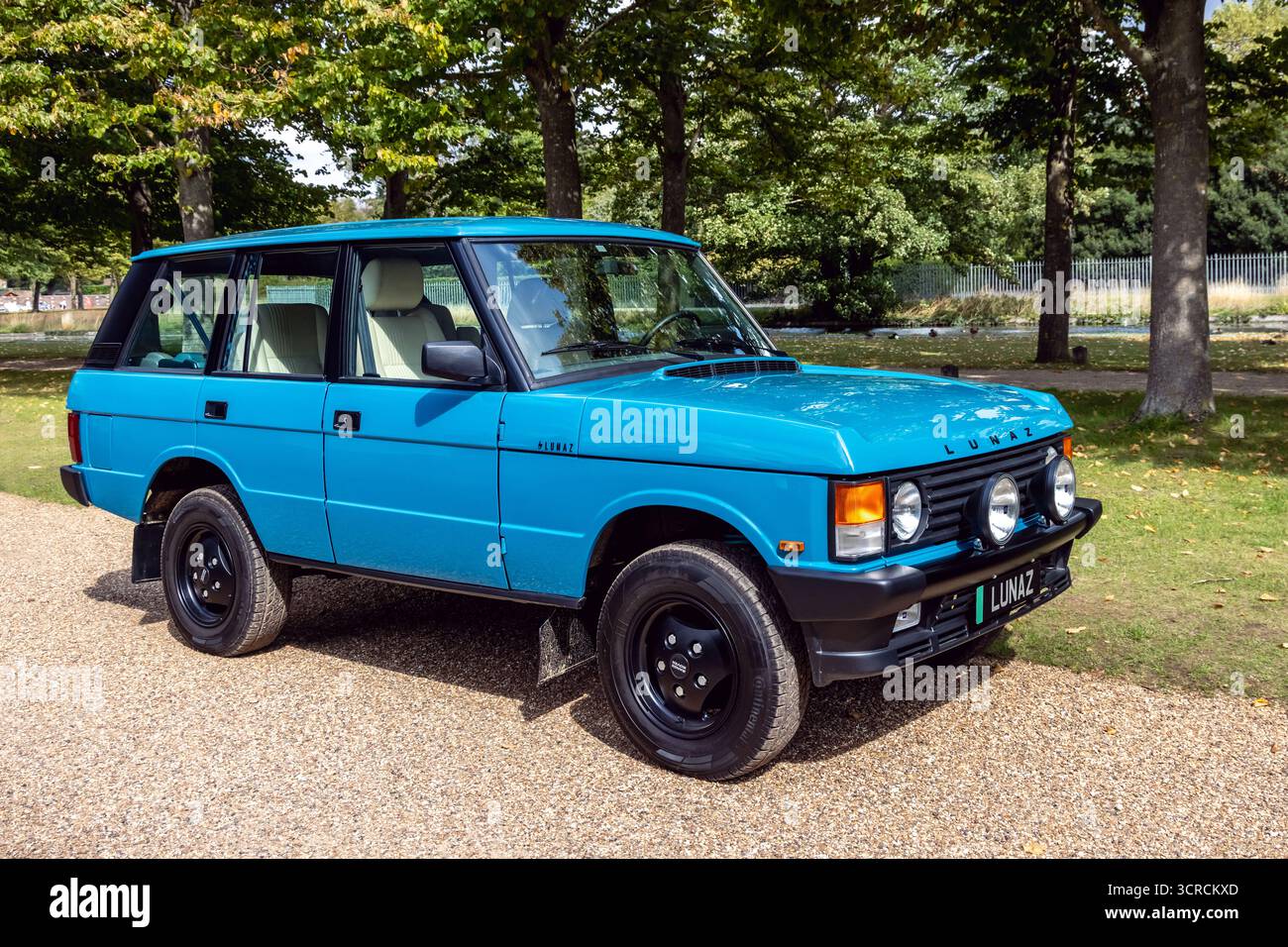 Lunaz Range Rover Classic, Range Rover elettrificata rimasterizzata, Concours of Elegance 2025, Hampton Court Palace, Londra, Regno Unito Foto Stock