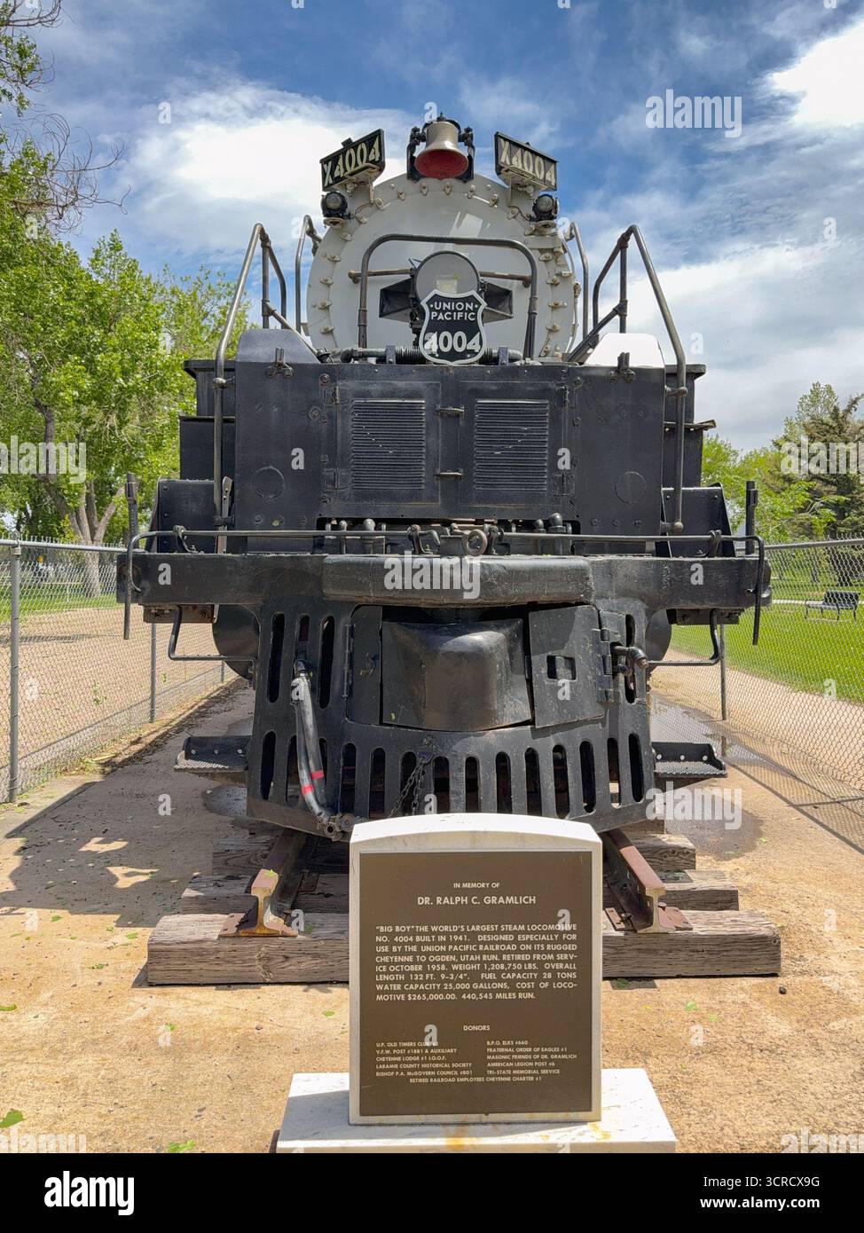 Cheyenne, Wyoming, USA - 2 giugno 2025: Una delle storiche locomotive a vapore Big Boy Union Pacific in mostra nel Holliday Park della città - Immagine stock catturata con smartphone