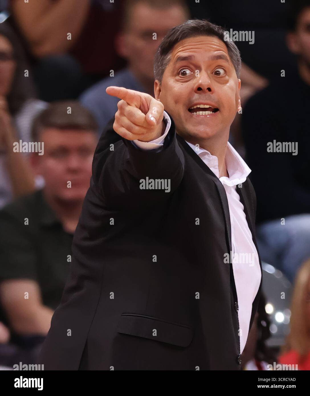 Bonn, Germania. 27 settembre 2025. Headcoach Sasa Filipovski (Wuerzburg), Bonn cesti Telekom vs cesti fitness First Wuerzburg, easyCredit BBL, 1. Spieltag, Bonn, 27.09.2025. Crediti: Juergen Schwarz/Alamy Live News Foto Stock