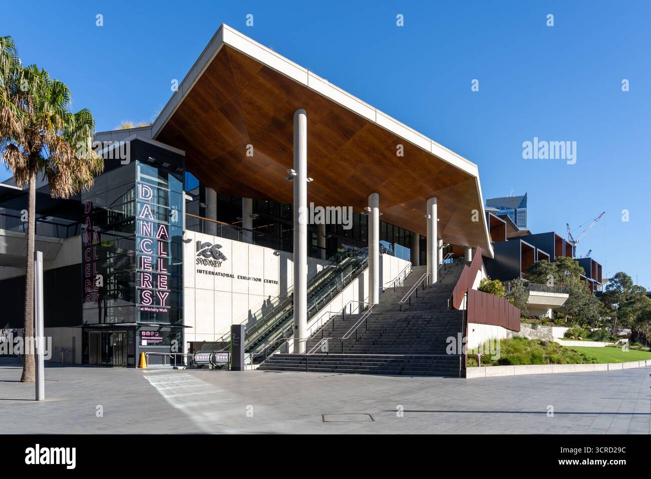 La scala e la scala mobile per il Centro Congressi Internazionale di Sydney (ICC Sydney) nel Darling Harbour. Sydney, Australia. Foto Stock