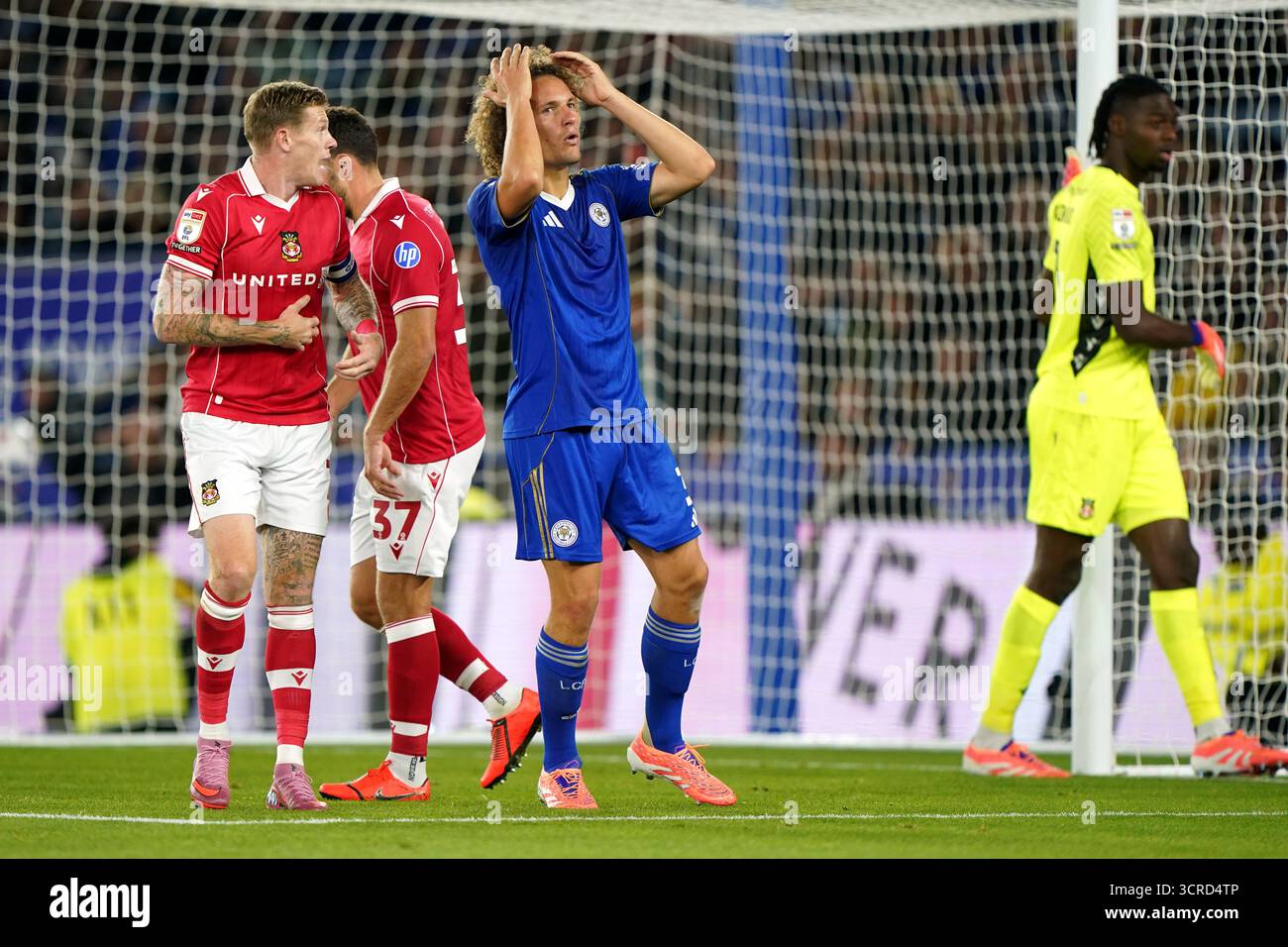 Il Wout Faes di Leicester City reagisce durante la partita del campionato Sky Bet al King Power Stadium di Leicester. Data foto: Martedì 30 settembre 2025. Foto Stock