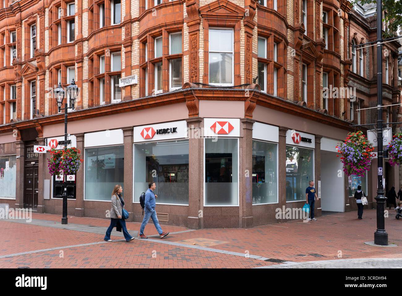 Filiale HSBC in Broad Street a Reading, presso le quattro grandi banche al dettaglio del Regno Unito. Concetto: Banca principale, banca fisica, filiale bancaria, finanza globale Foto Stock