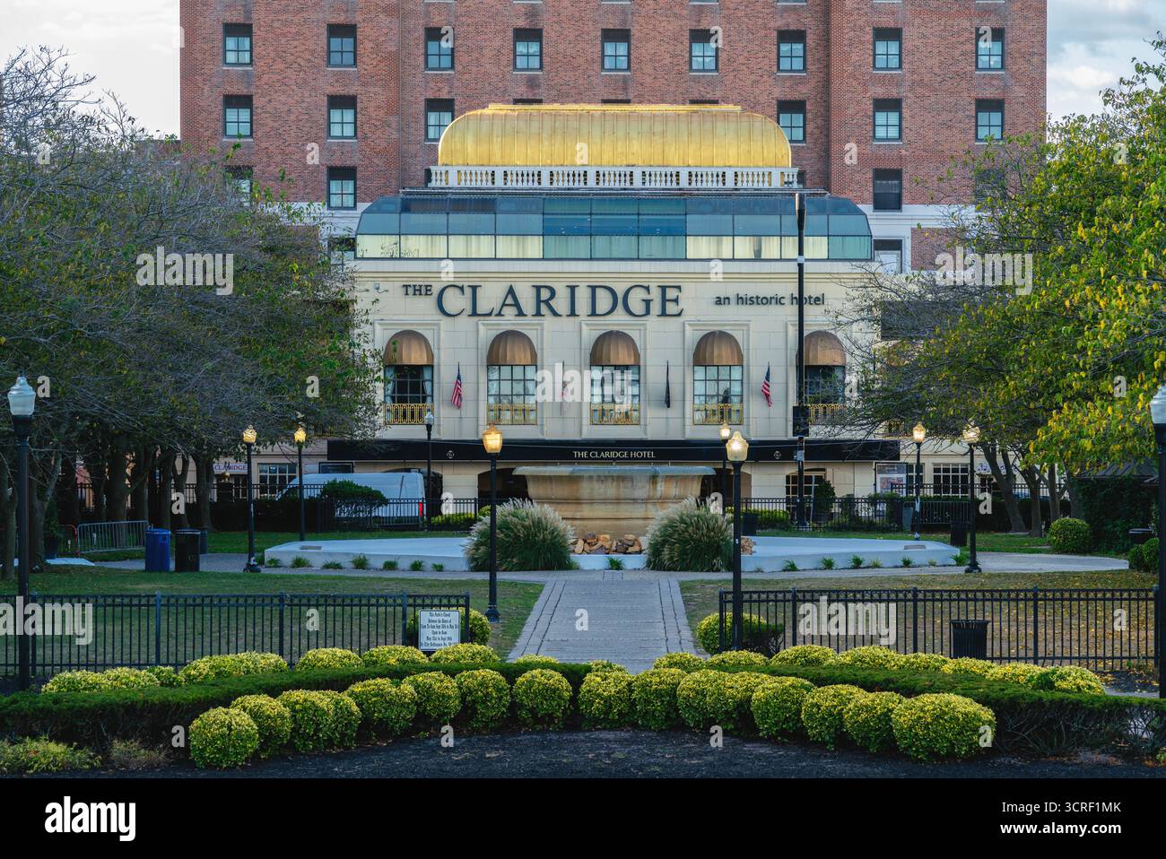 Atlantic City, New Jersey - 27 agosto 2025: Il Claridge Hotel è un punto di riferimento storico di Atlantic City, New Jersey, rinomato per la sua classica eleganza degli anni '1920 Foto Stock