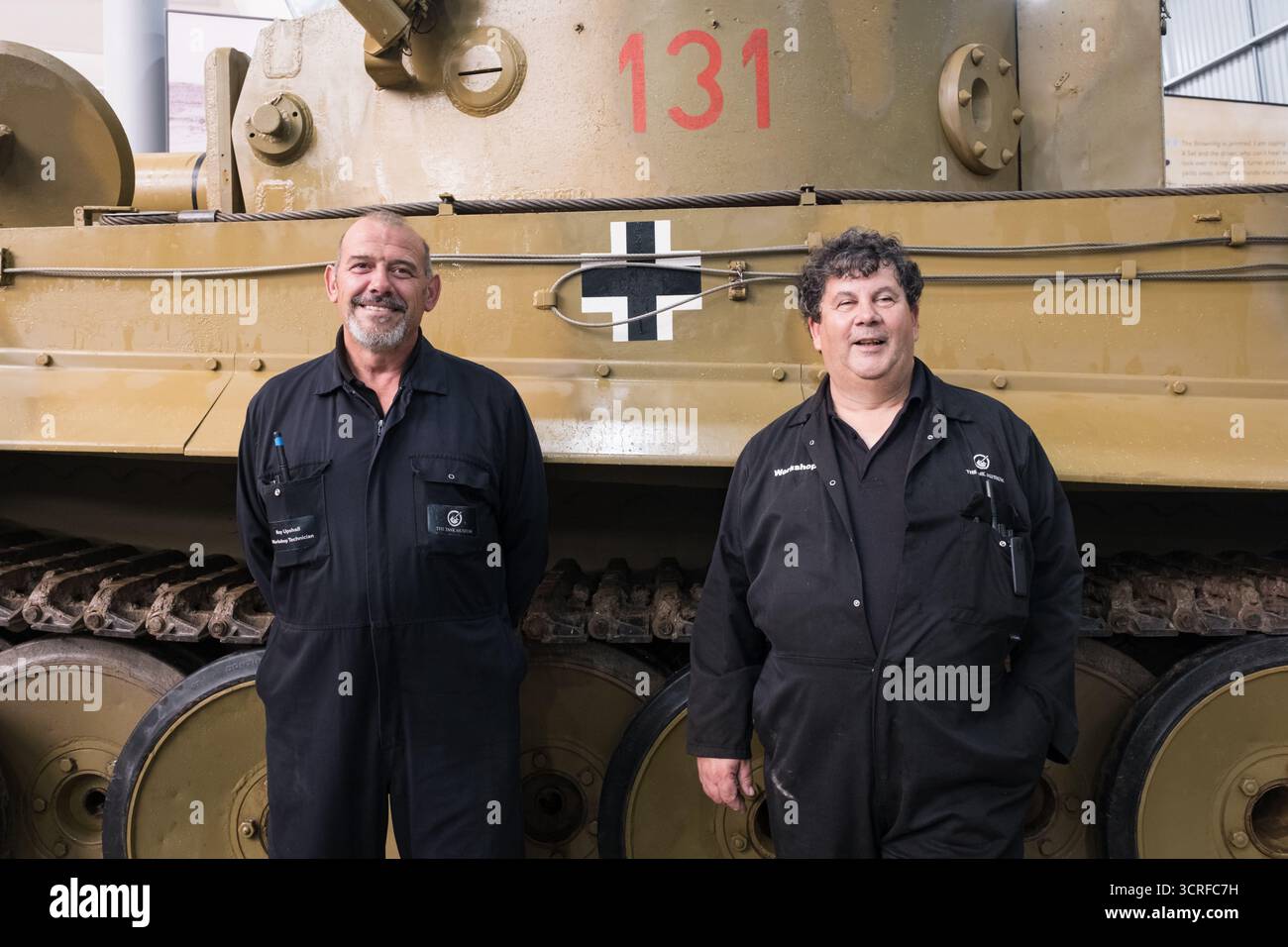 Gli equipaggi di carri armati della Tiger 131 visti durante l'evento. Il Tank Museum's Tiger Day è un evento biennale presso il campo di Bovington che mostra la Tiger 131 tedesca, l'unico carro armato operativo Tiger i al mondo, presenta anche altri carri armati dell'era della seconda guerra mondiale, tra cui M4A2E8 Sherman 'Fury', M3 Grant e il carro armato britannico Churchill. L'evento includeva una rievocazione della battaglia di "Capture the Tiger", dimostrando come il Tiger 131 fu catturato il 24 aprile 1943 in Tunisia dal 42nd Battalion Royal Armored Corps e dal 2nd Sherwood Foresters. (Foto di Daniel Lai/SOPA Images/Sipa USA) Foto Stock