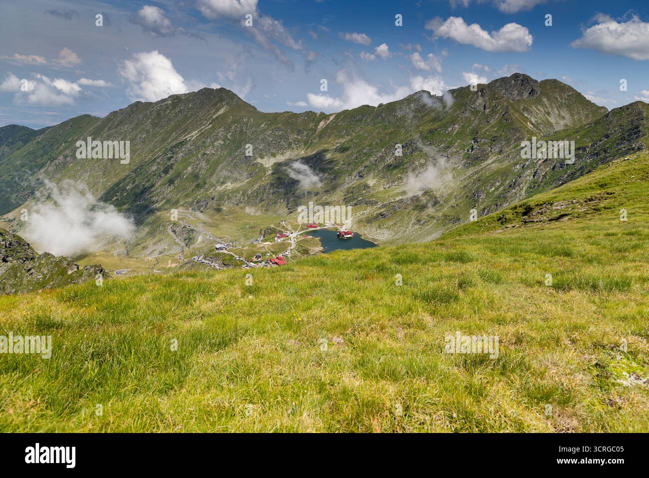 Le montagne di fagaras con il lago Balea Foto Stock