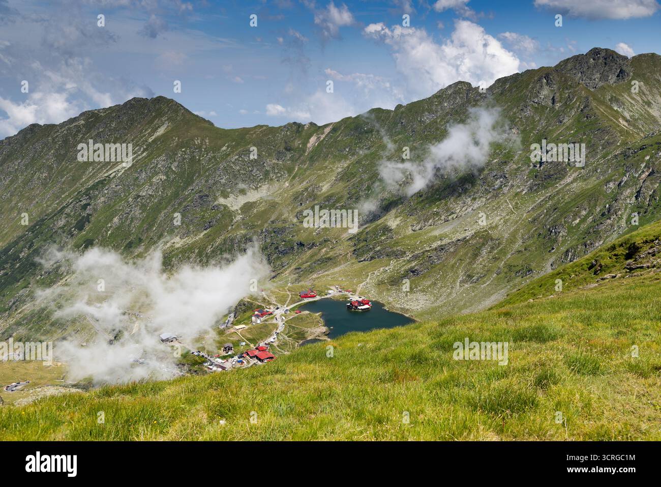Le montagne di fagaras con il lago Balea Foto Stock