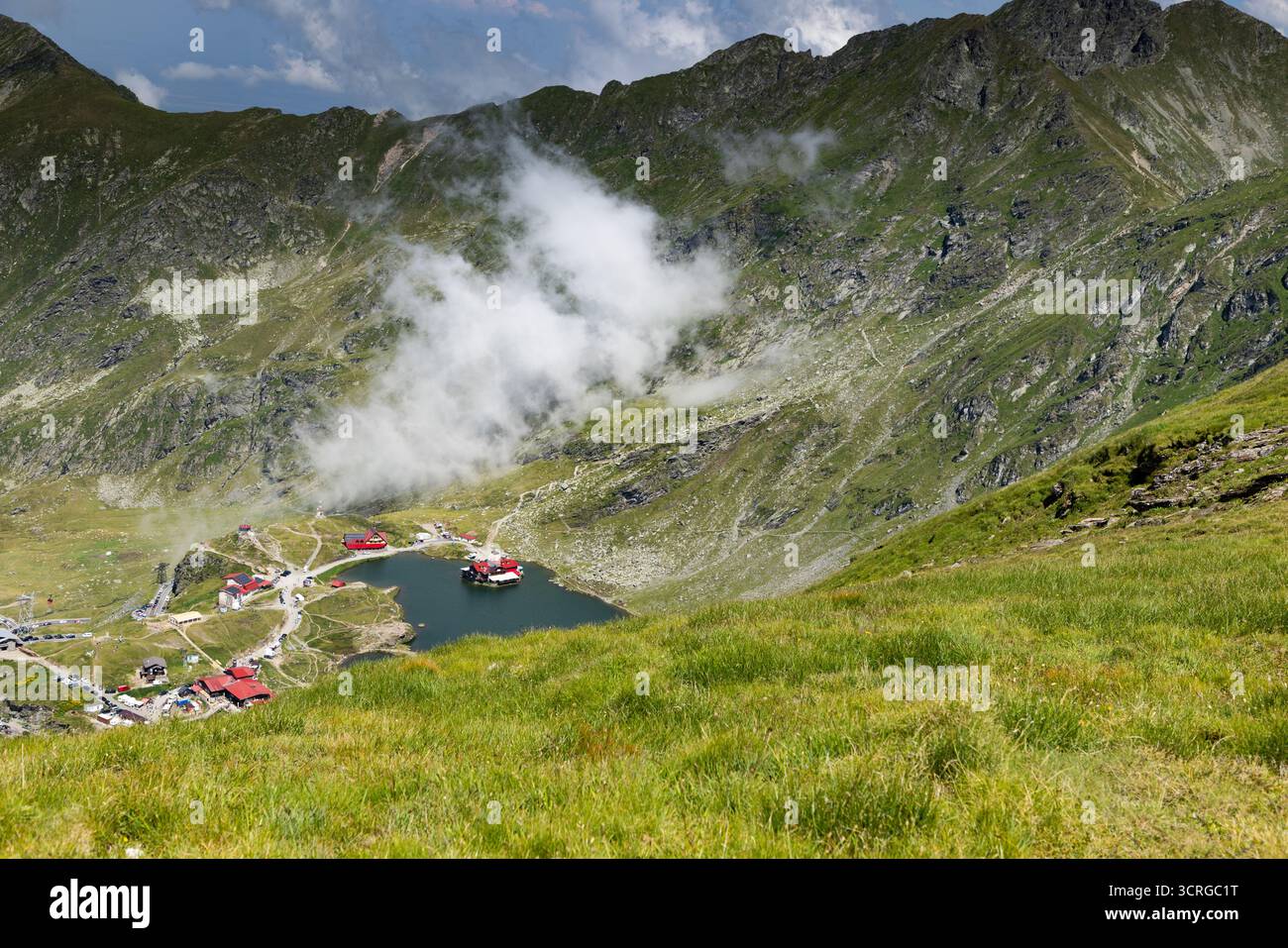 Le montagne di fagaras con il lago Balea Foto Stock