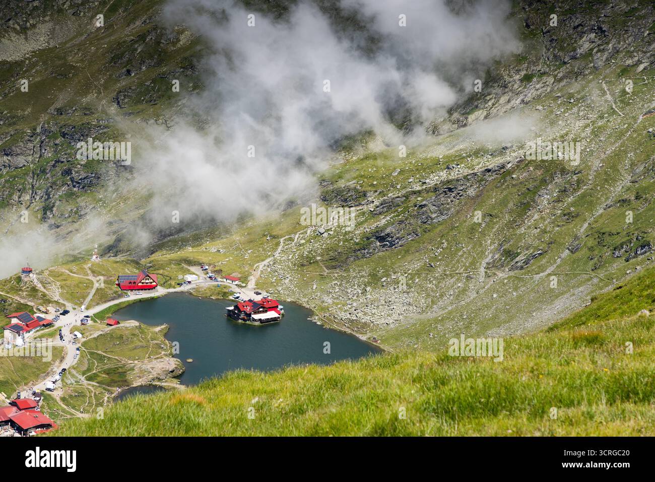 Le montagne di fagaras con il lago Balea Foto Stock
