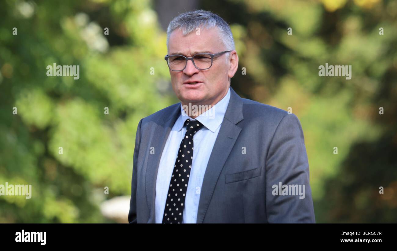 Berlino, Germania, 1° Okt. 2025. Conferenza stampa del ritiro del governo a Villa Borsig con il Cancelliere Federale Friedrich Merz, il Ministro federale delle finanze Lars Klingbeil e il Ministro federale degli interni Alexander Dobrindt, fornendo informazioni sui risultati e sulle decisioni del governo. Foto: Klaus Kroenert credito: Klaus Kroenert/Alamy Live News Foto Stock