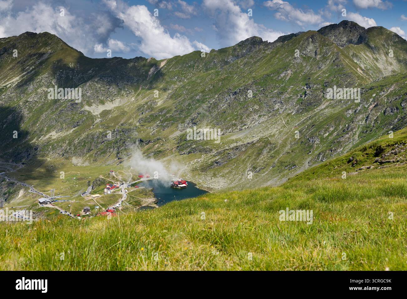 Le montagne di fagaras con il lago Balea Foto Stock