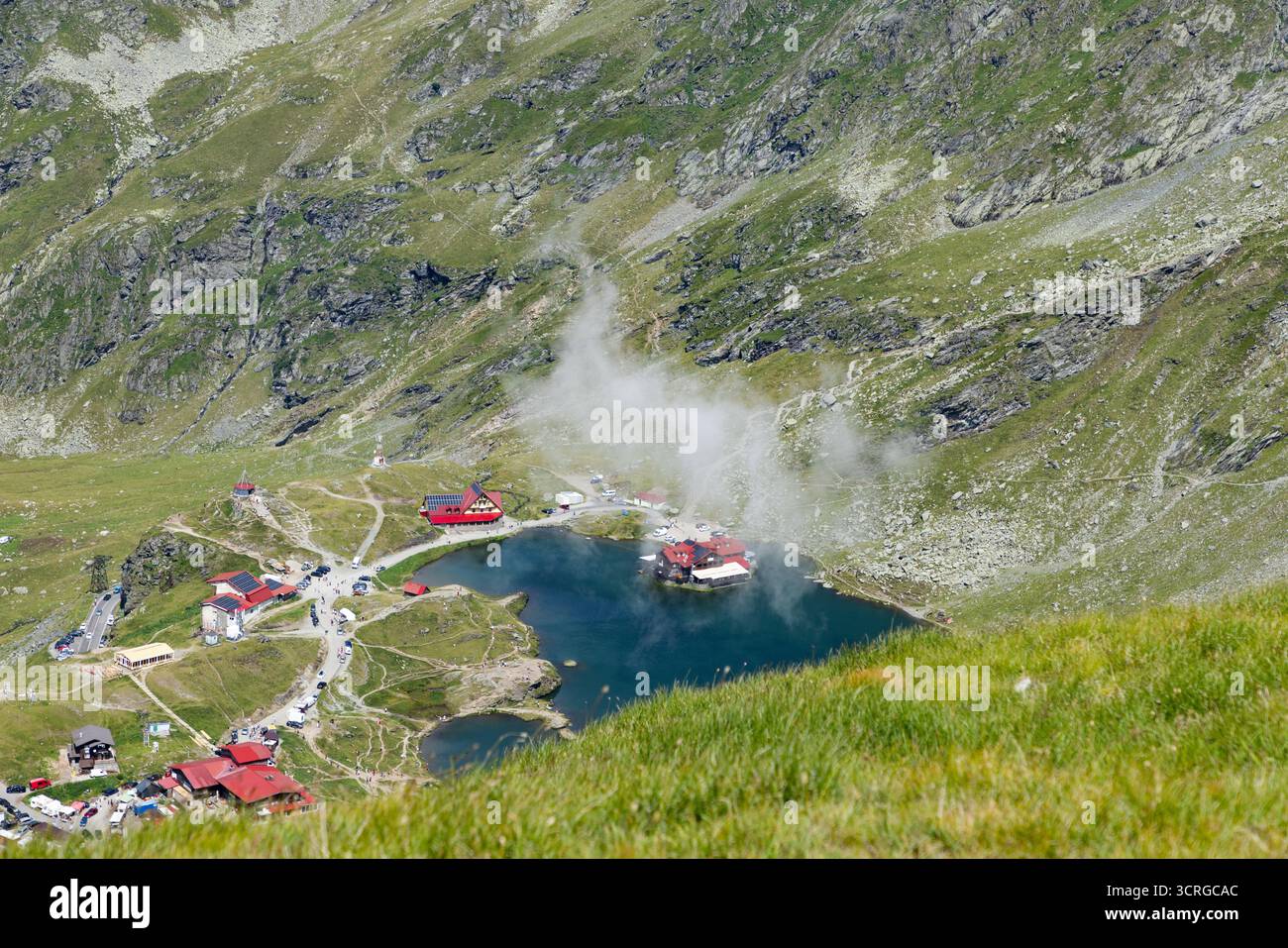 Le montagne di fagaras con il lago Balea Foto Stock