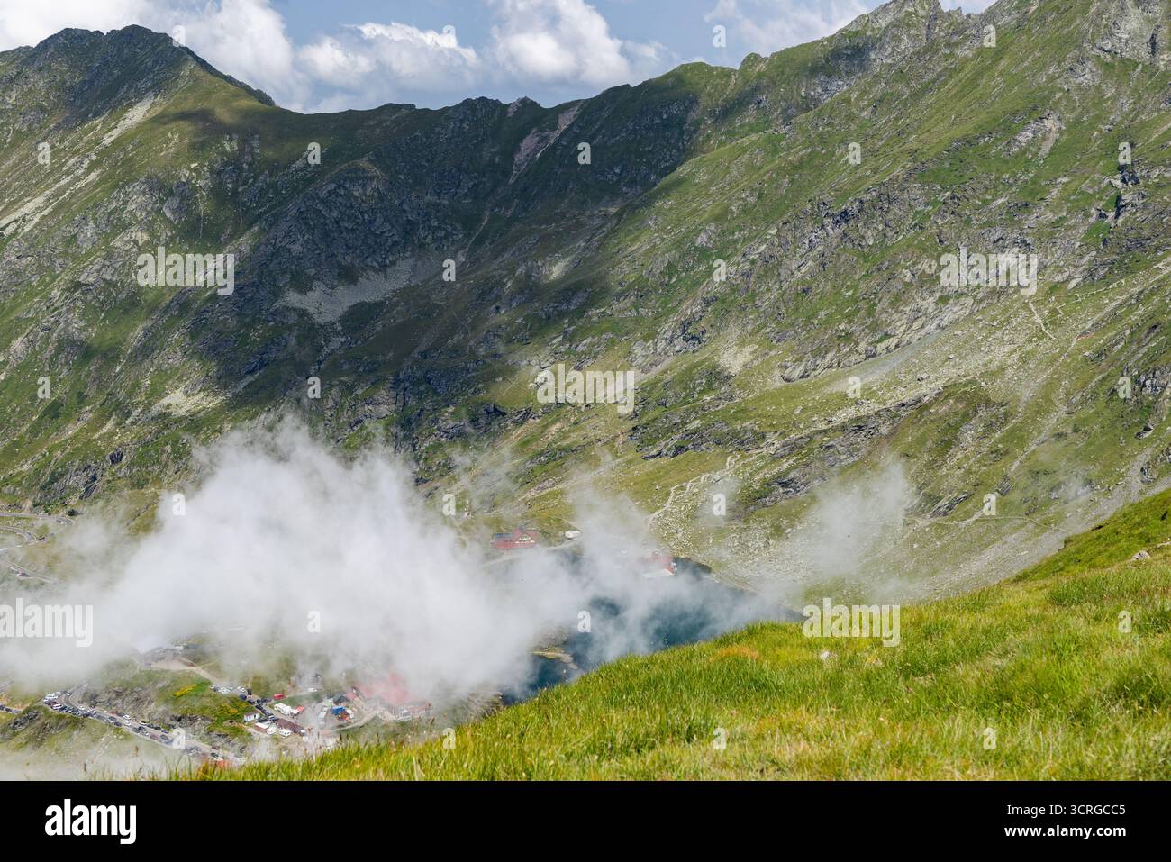 Le montagne di fagaras con il lago Balea Foto Stock