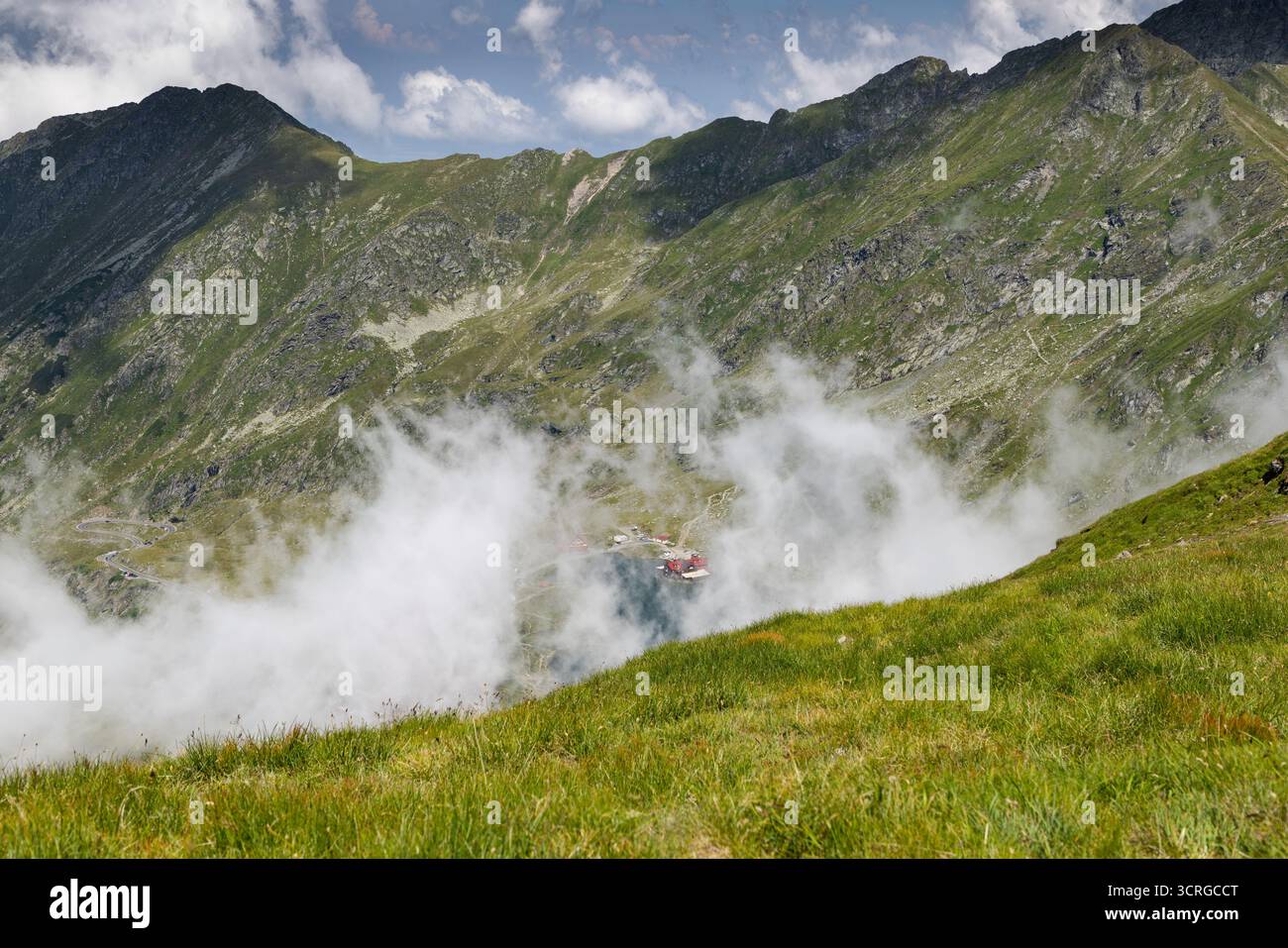 Le montagne di fagaras con il lago Balea Foto Stock