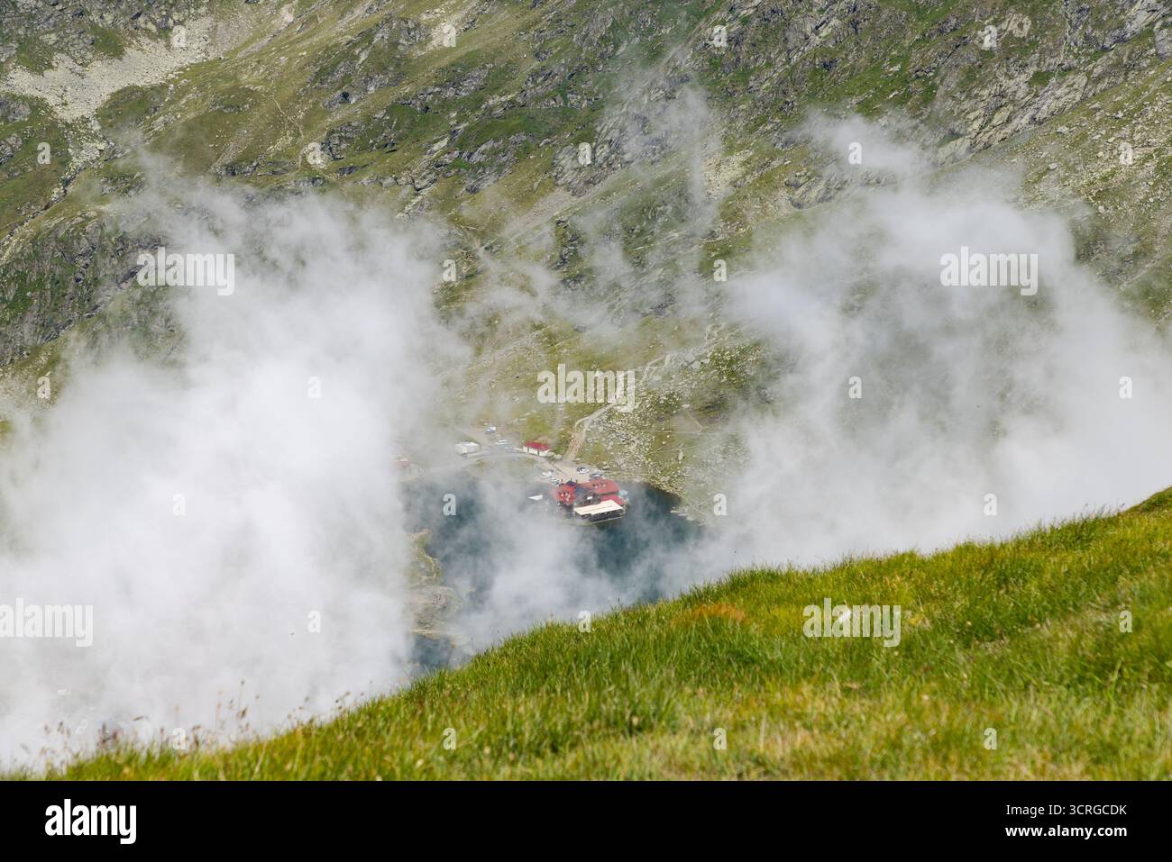 Le montagne di fagaras con il lago Balea Foto Stock