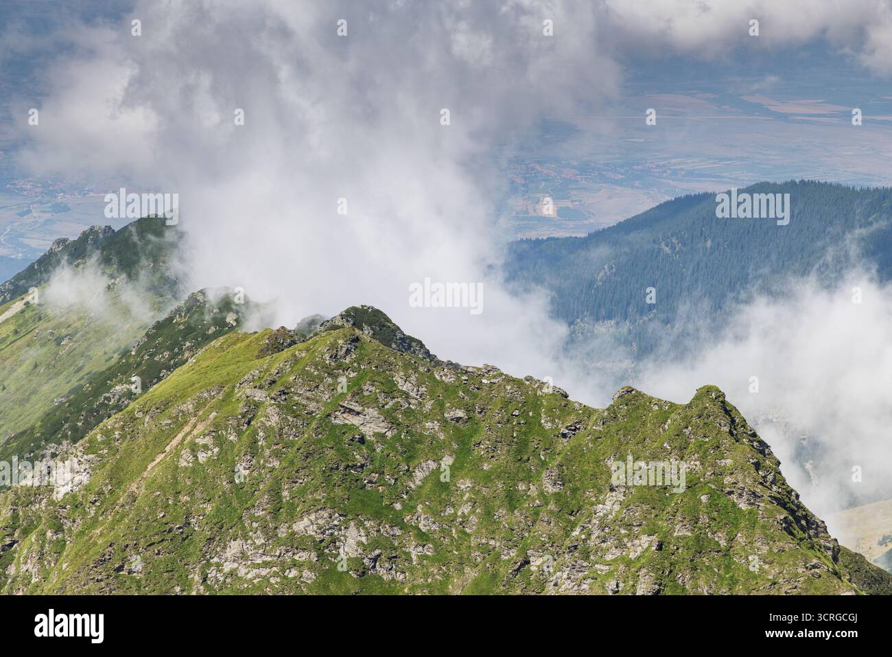 Le montagne di fagaras con il lago Balea Foto Stock