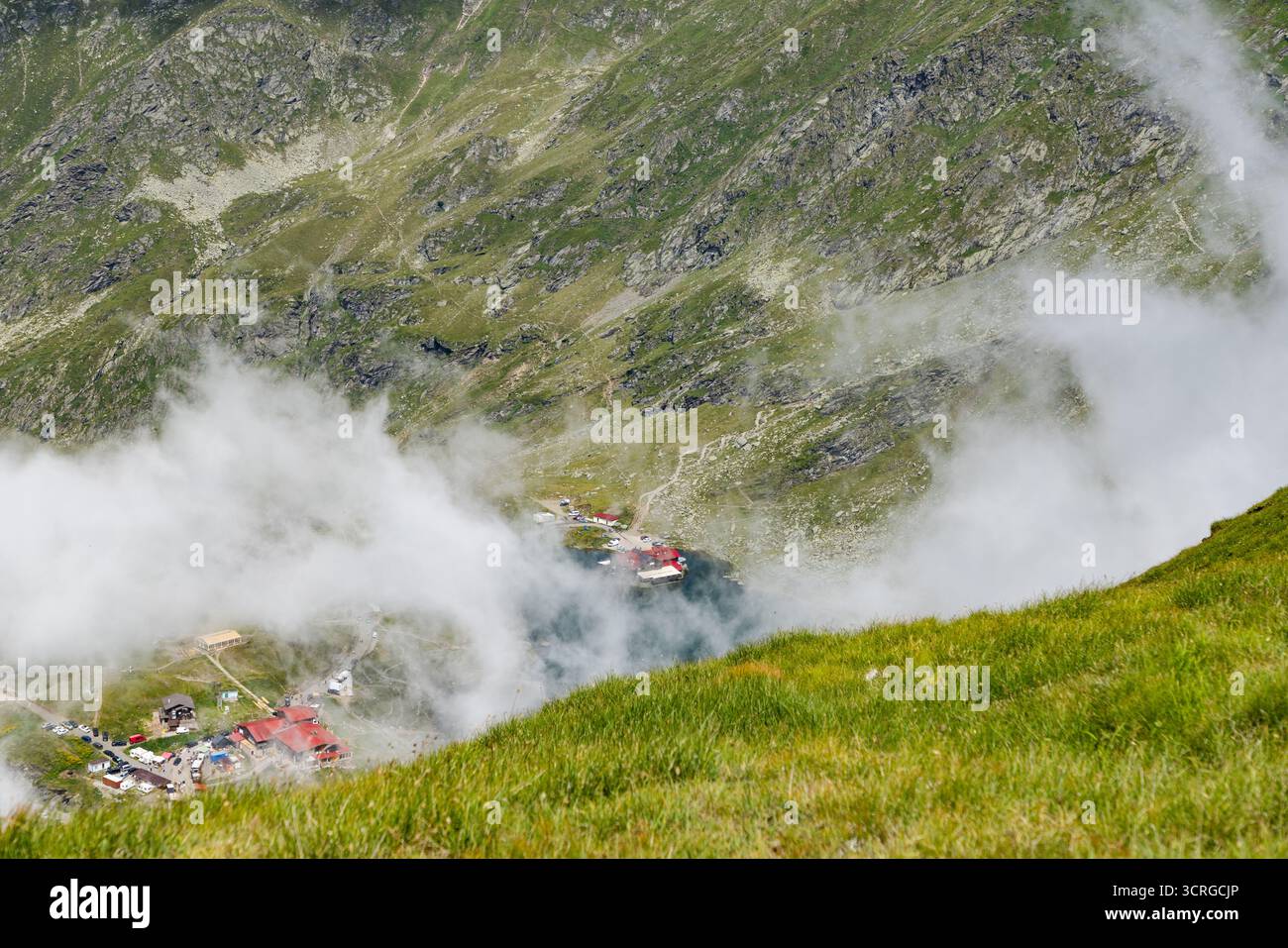Le montagne di fagaras con il lago Balea Foto Stock