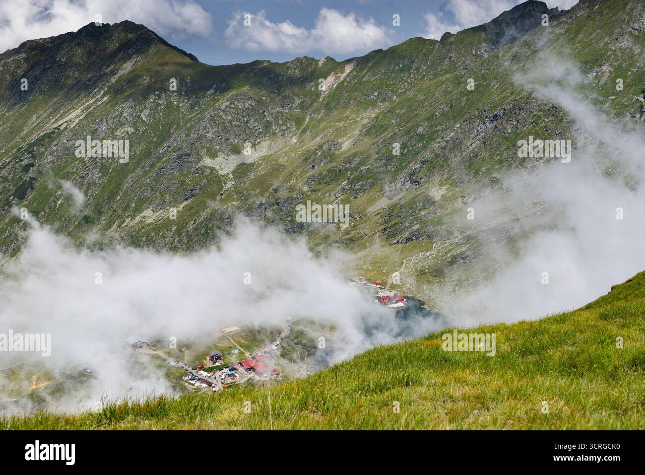 Le montagne di fagaras con il lago Balea Foto Stock