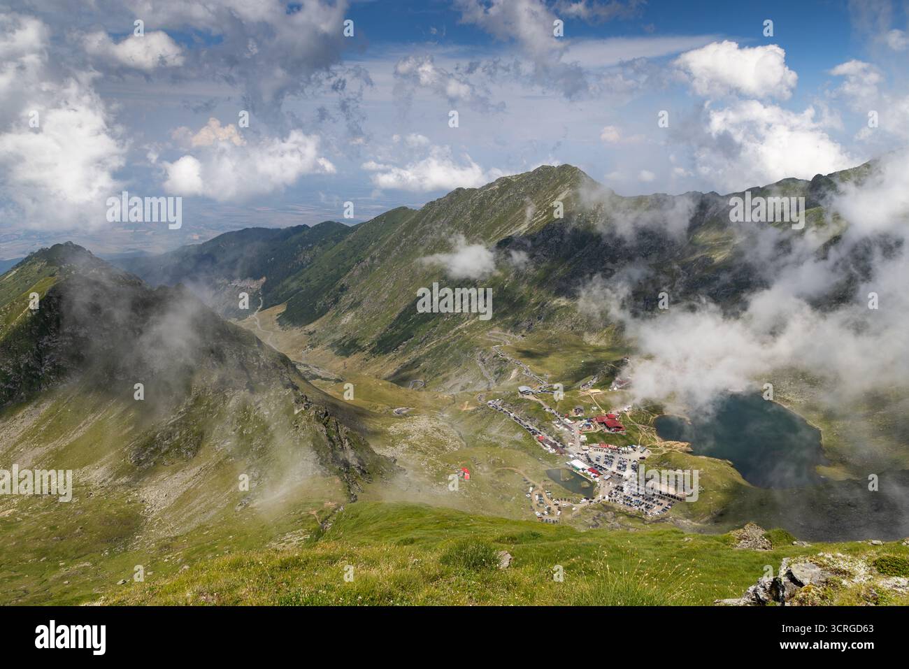 Le montagne di fagaras con il lago Balea Foto Stock
