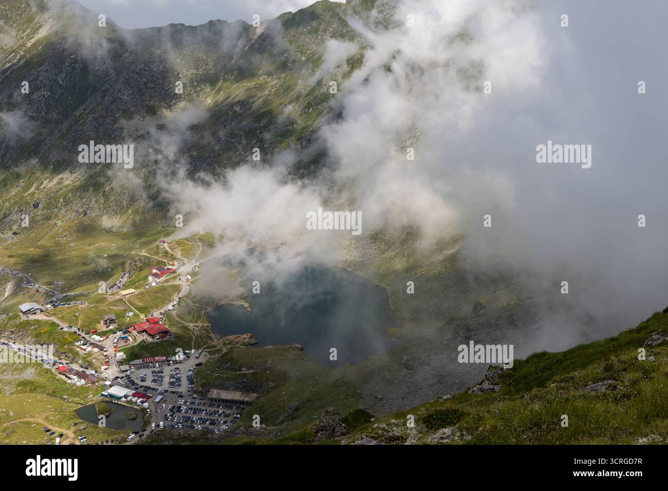 Le montagne di fagaras con il lago Balea Foto Stock