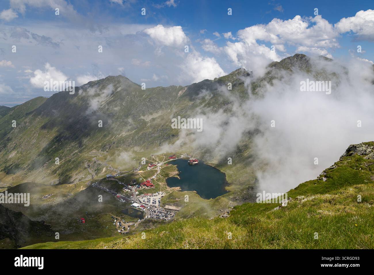 Le montagne di fagaras con il lago Balea Foto Stock