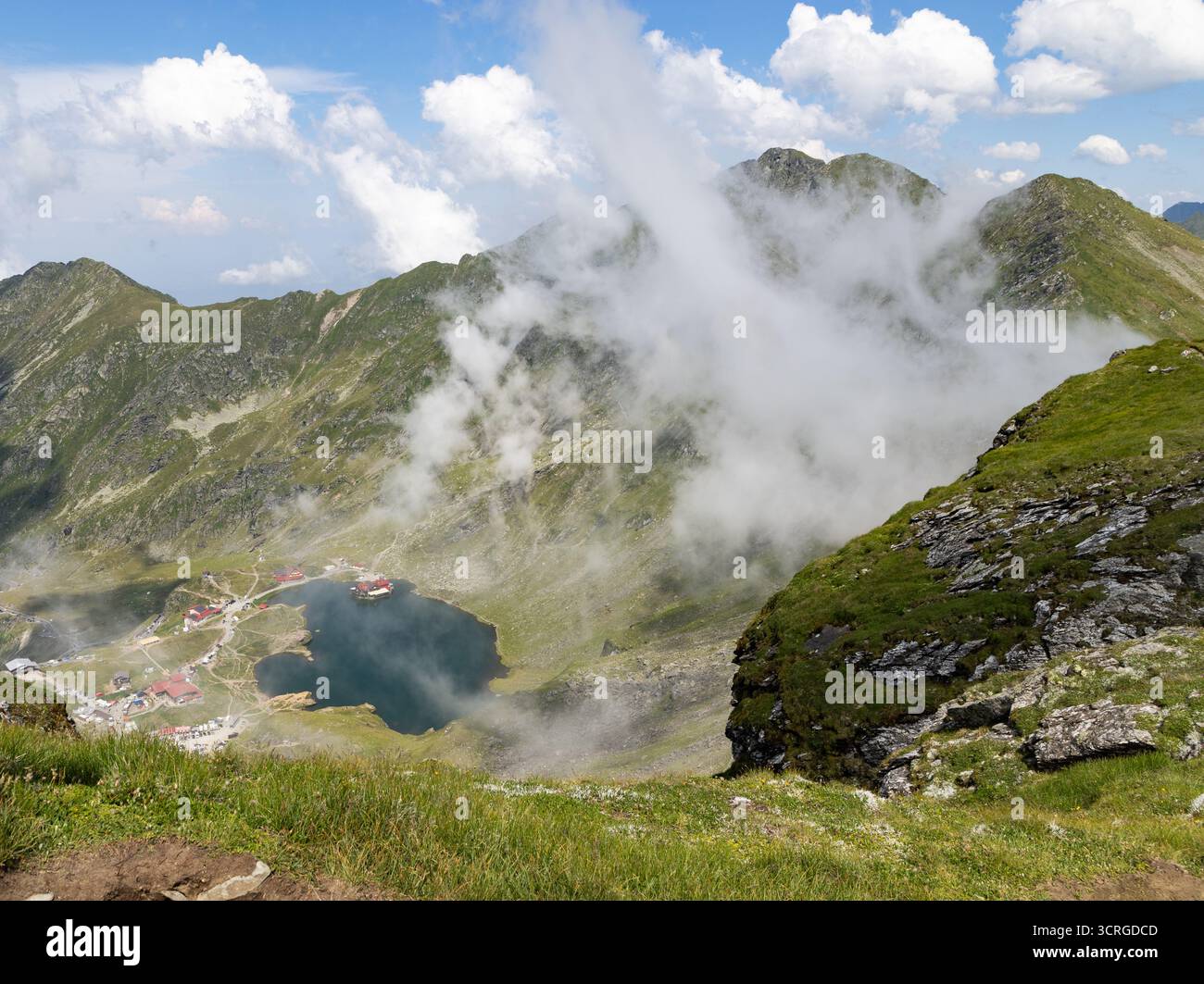 Le montagne di fagaras con il lago Balea Foto Stock