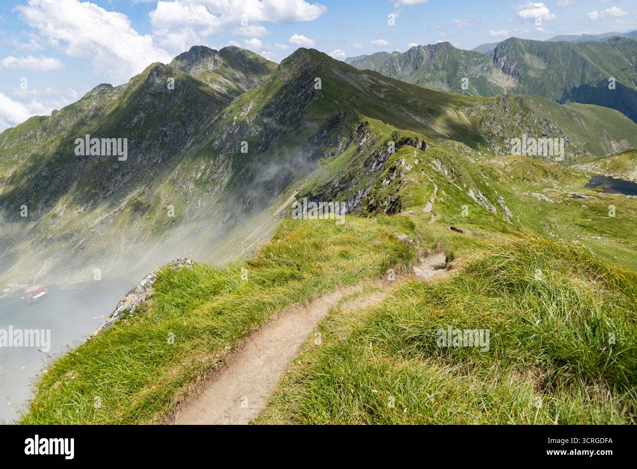Le montagne di fagaras con il lago Balea Foto Stock