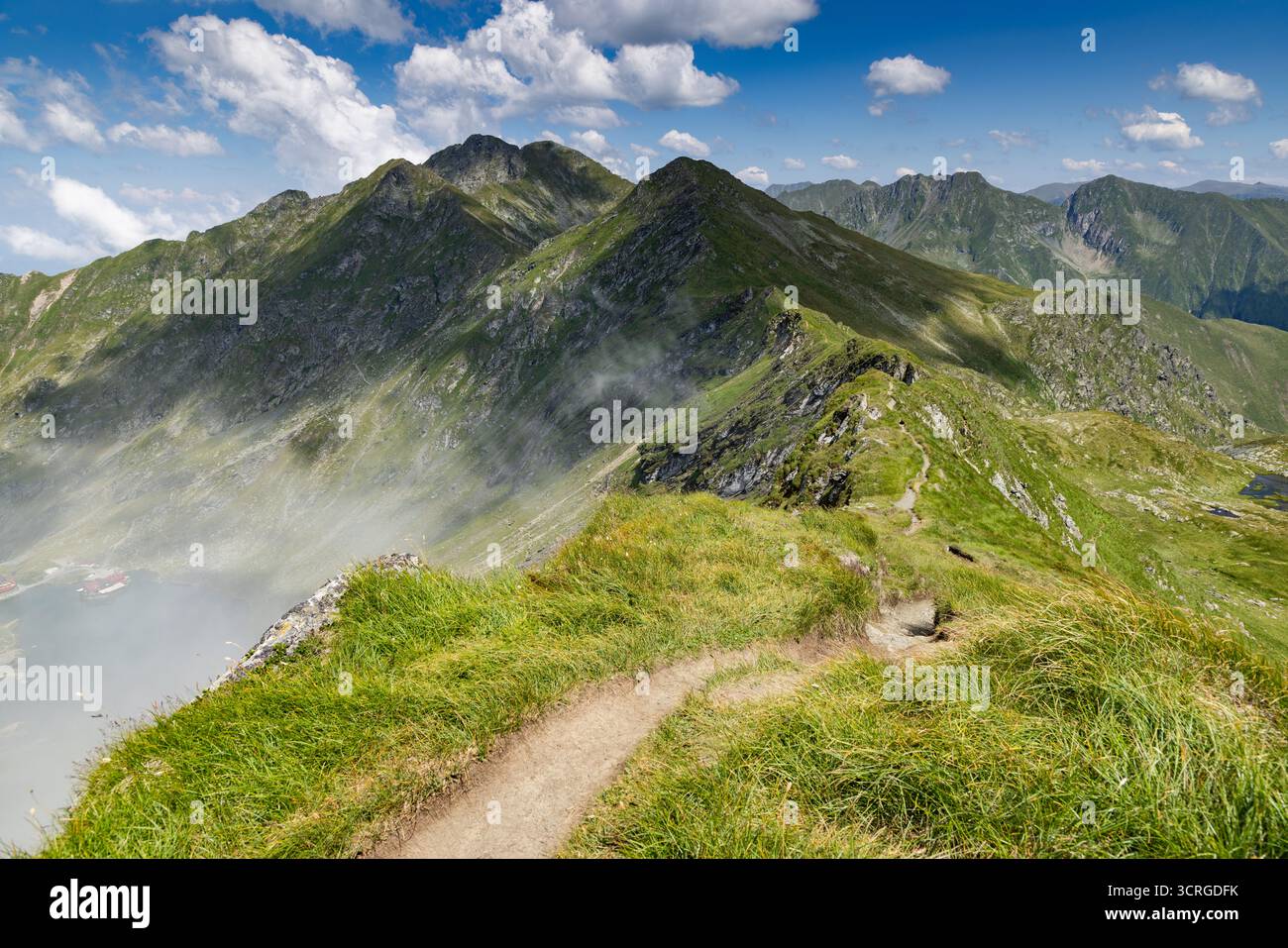 Le montagne di fagaras con il lago Balea Foto Stock