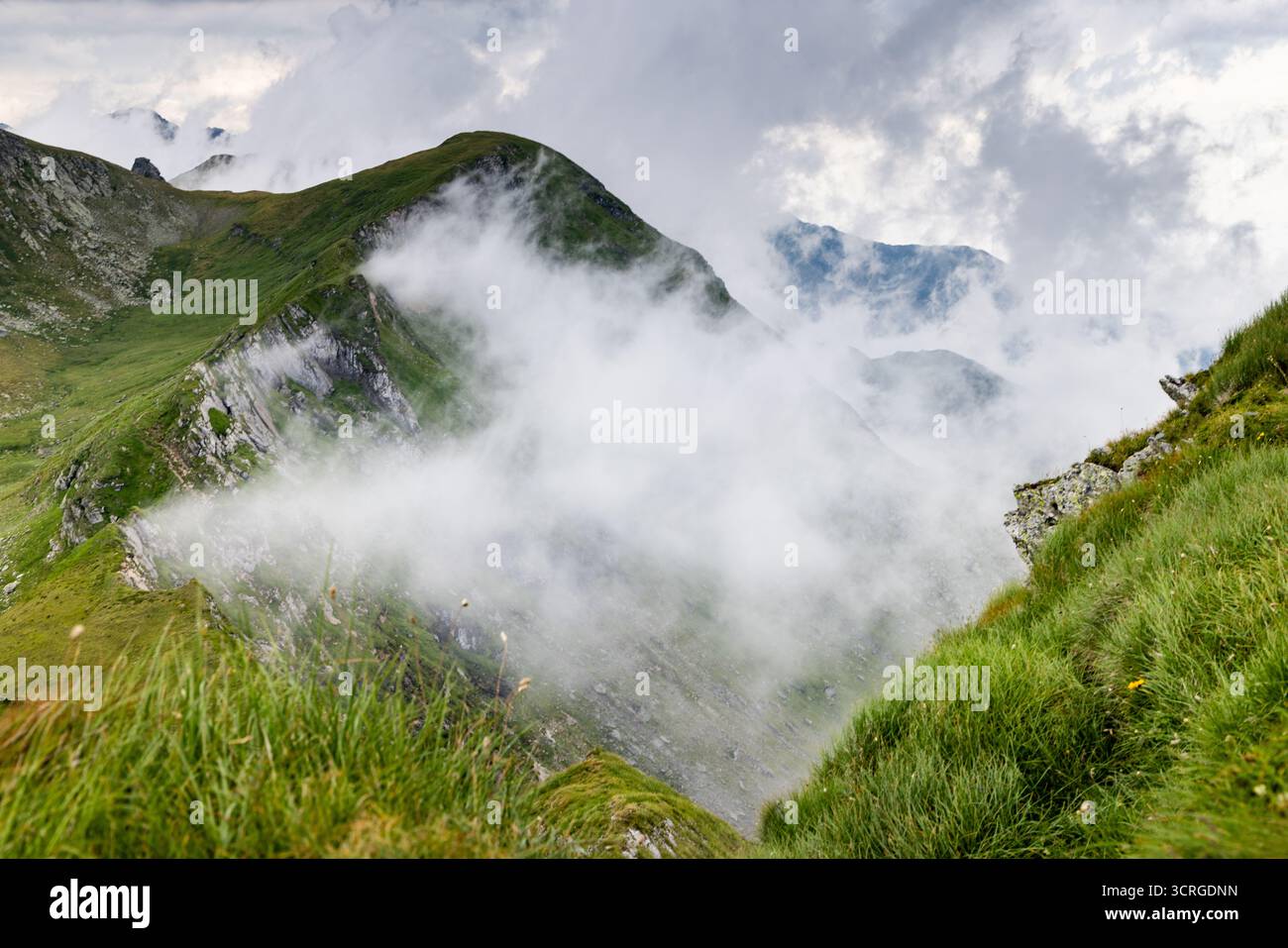 Le montagne di fagaras con il lago Balea Foto Stock