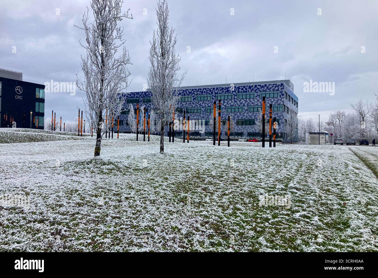 MONACO DI BAVIERA, GERMANIA - 2 DICEMBRE 2024: Frosty Morning nel campus dell'Università tecnica Garching di Monaco - Immagine stock catturata con smartphone