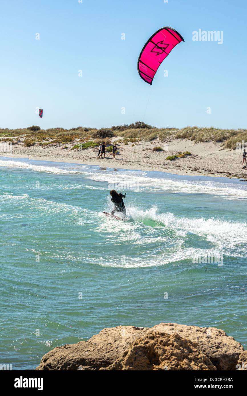 Windsurf e kitesurf a Woodman Point, Coogee, South Fremantle vicino a Perth nella regione SW dell'Australia Occidentale WA Foto Stock